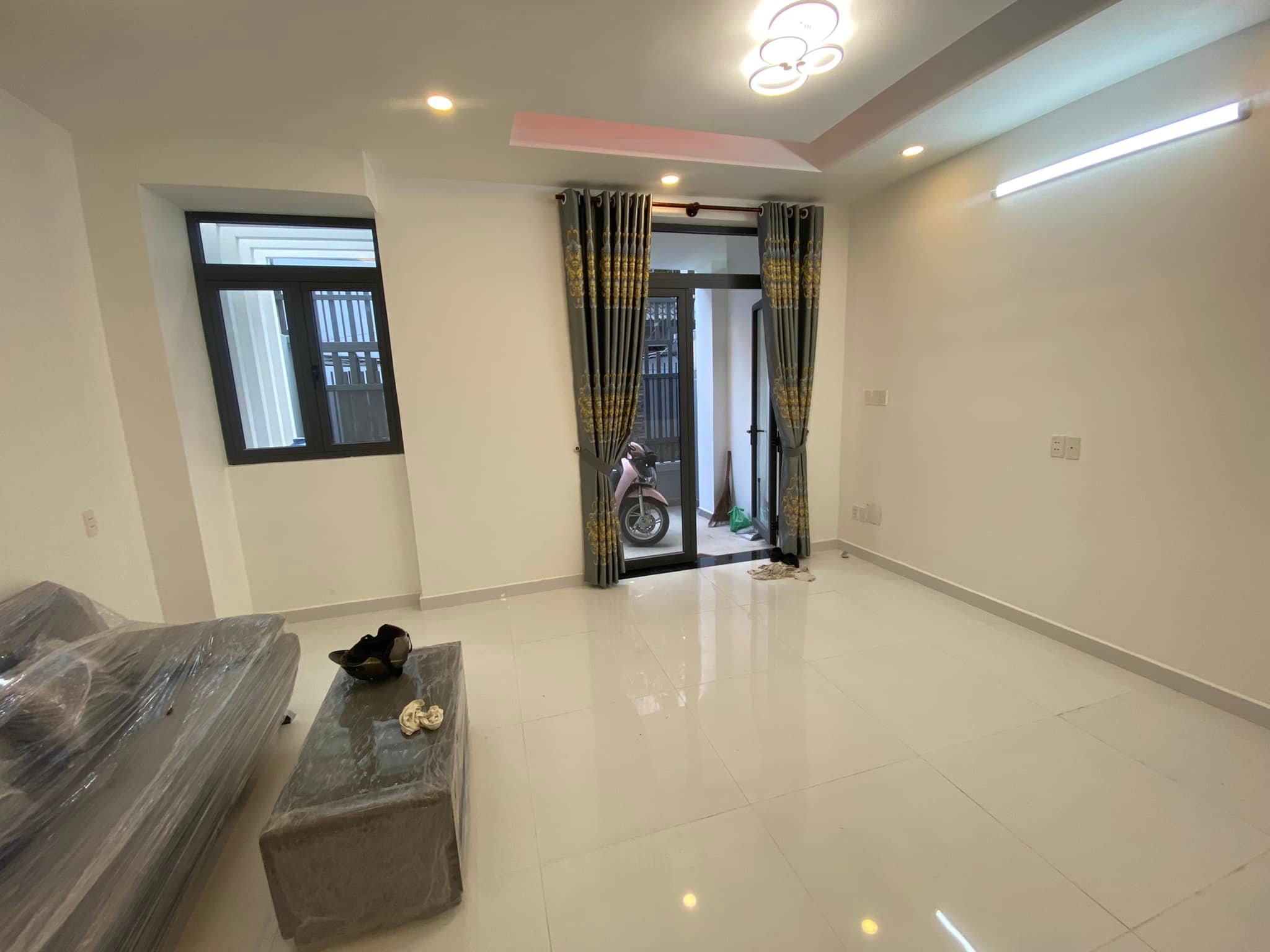 Phan Văn Trị - 5.5*16 – gần ngay mặt tiền – dọn ở liền – giá chỉ hơn 8 tỷ.