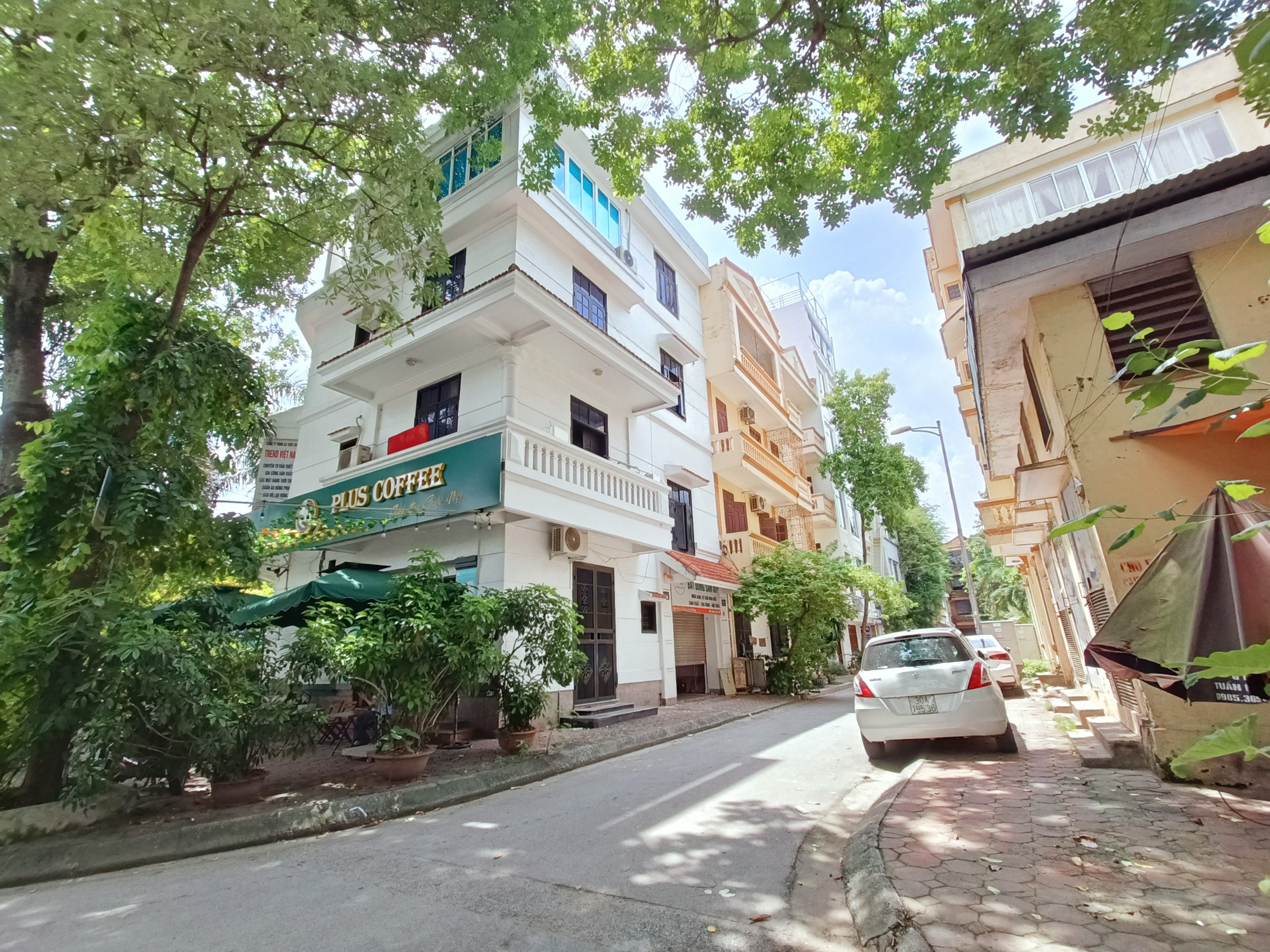 Chính chủ cần bán nhà KĐT Linh Đàm 90m2, MT 8m, ô tô tránh, lô góc, gần hồ, giá 13 tỷ.