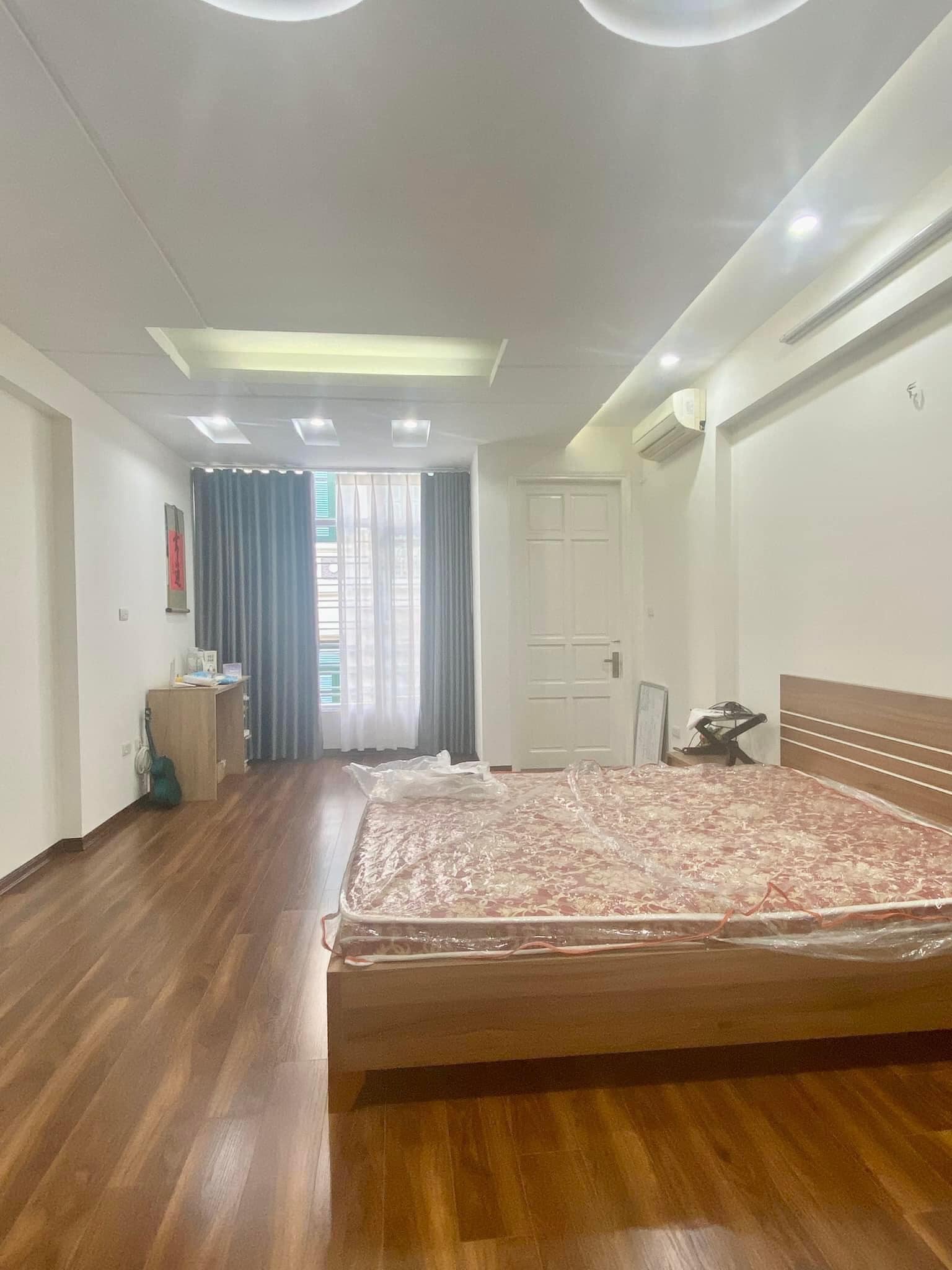 Bán nhà NGUYỄN TRÃI, NGÃ TƯ SỞ, THANH XUÂN, Ô TÔ VÀO NHÀ 57m2 5 Tầng mặth tiền 4m 11,5 tỷ.