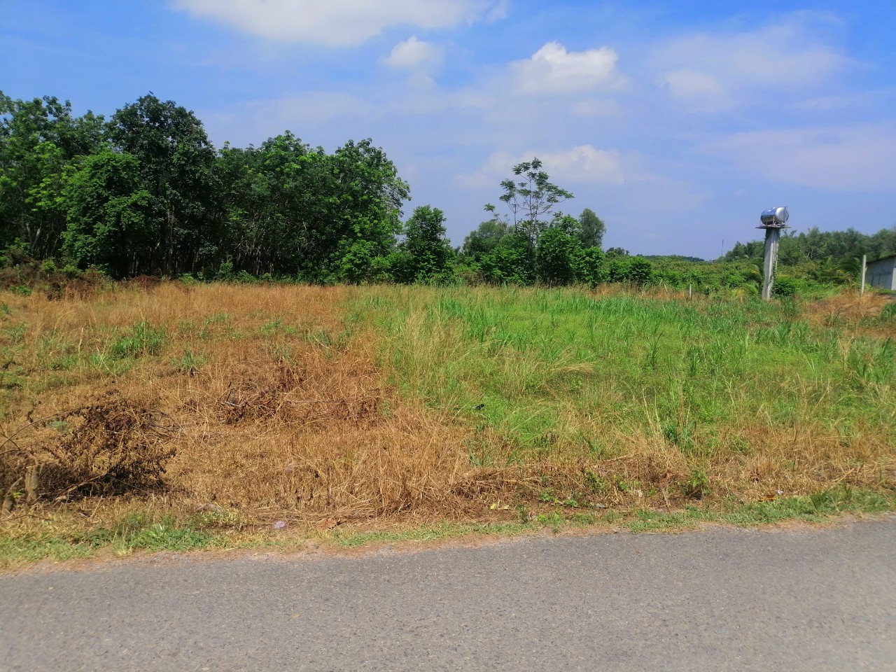 Thiếu vốn làm ăn mình bán lại 1000m2 đất full thổ cư gần KCN giá 800tr