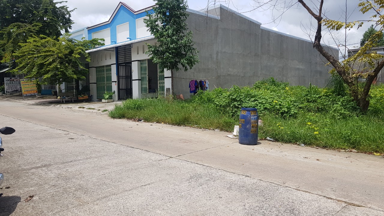 Chính chủ 2 lô đất 300m2 đường trong chợ đông dân tại KDT giá 1.6 tỷ