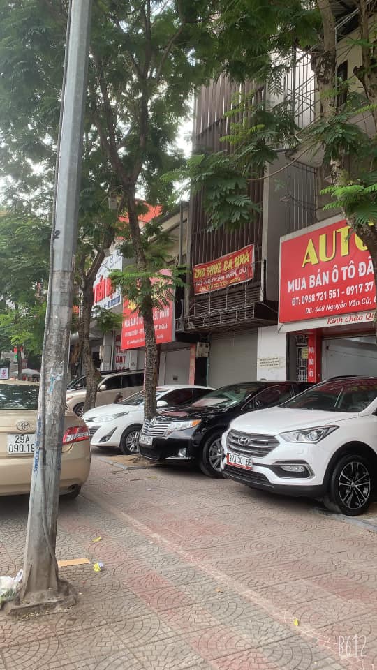 Bán nhà mặt phố Nguyễn Văn Cừ, vỉa hè đá bóng, kinh doanh sầm uất, giá 20 tỷ..