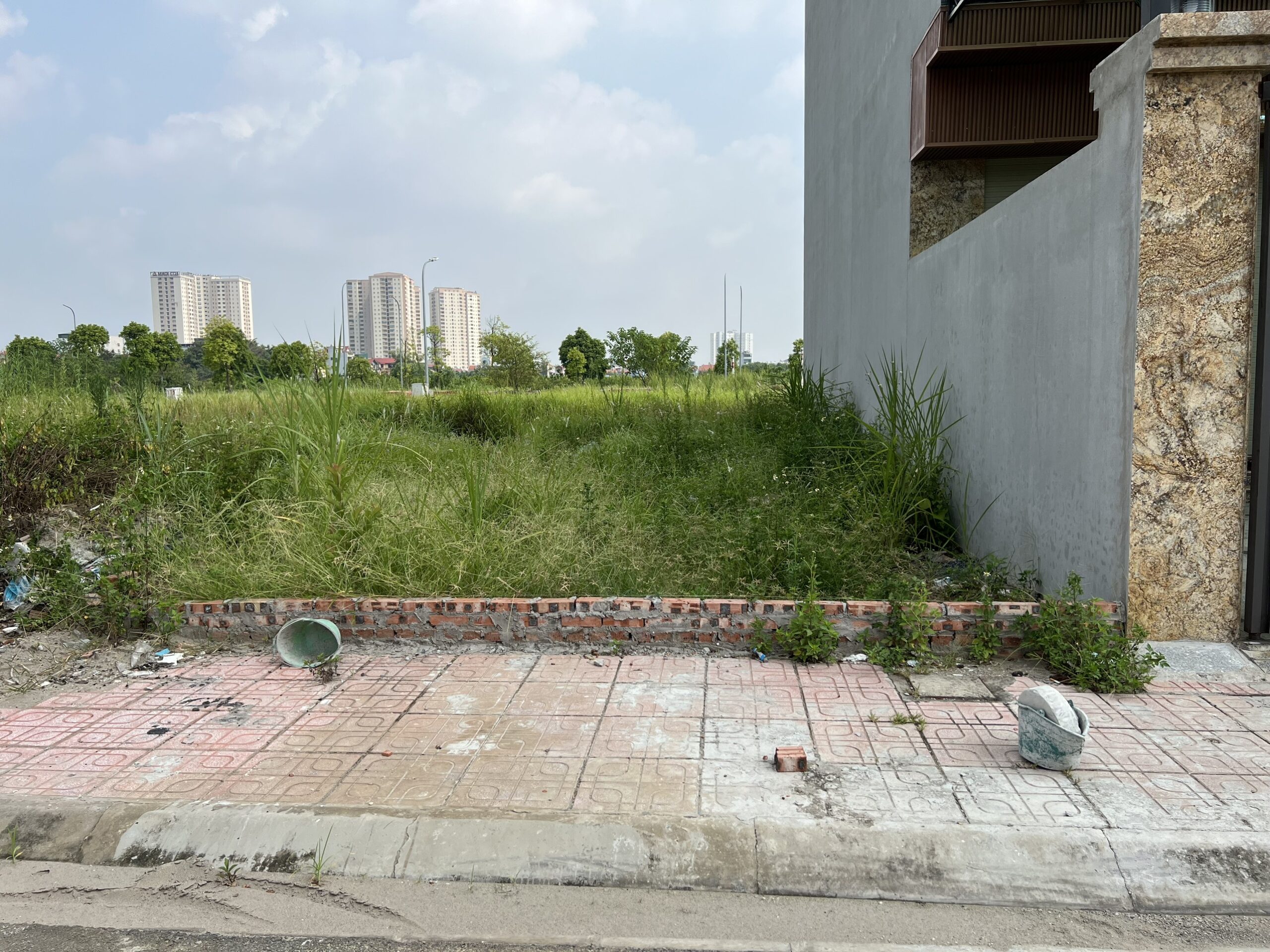 Chính chủ cần sang tên gấp lô đất nằm trong dãy TT7 khu đấu giá phường Cự Khối, Long Biên