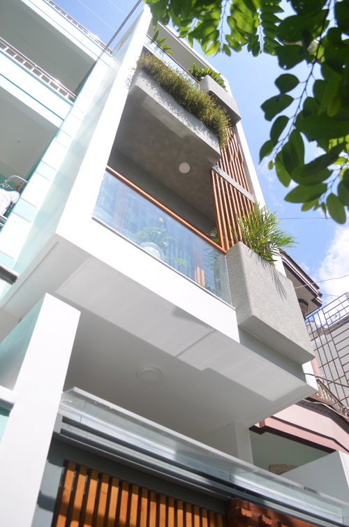 Bán tòa nhà CCMN quận Thanh Xuân, 9 phòng cho thuê, 56m2 x5 tầng giá 7.2 tỷ, phân lô Ô tô.