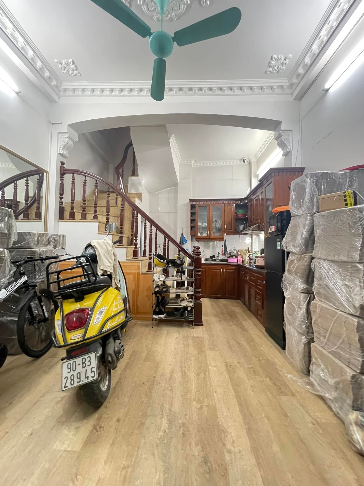 Hàng hiếm hơn 3 tỷ , 29m2 x 4T, bán nhà Chính Kinh, 3 gác, ở luôn, vài bước ra mặt phố.