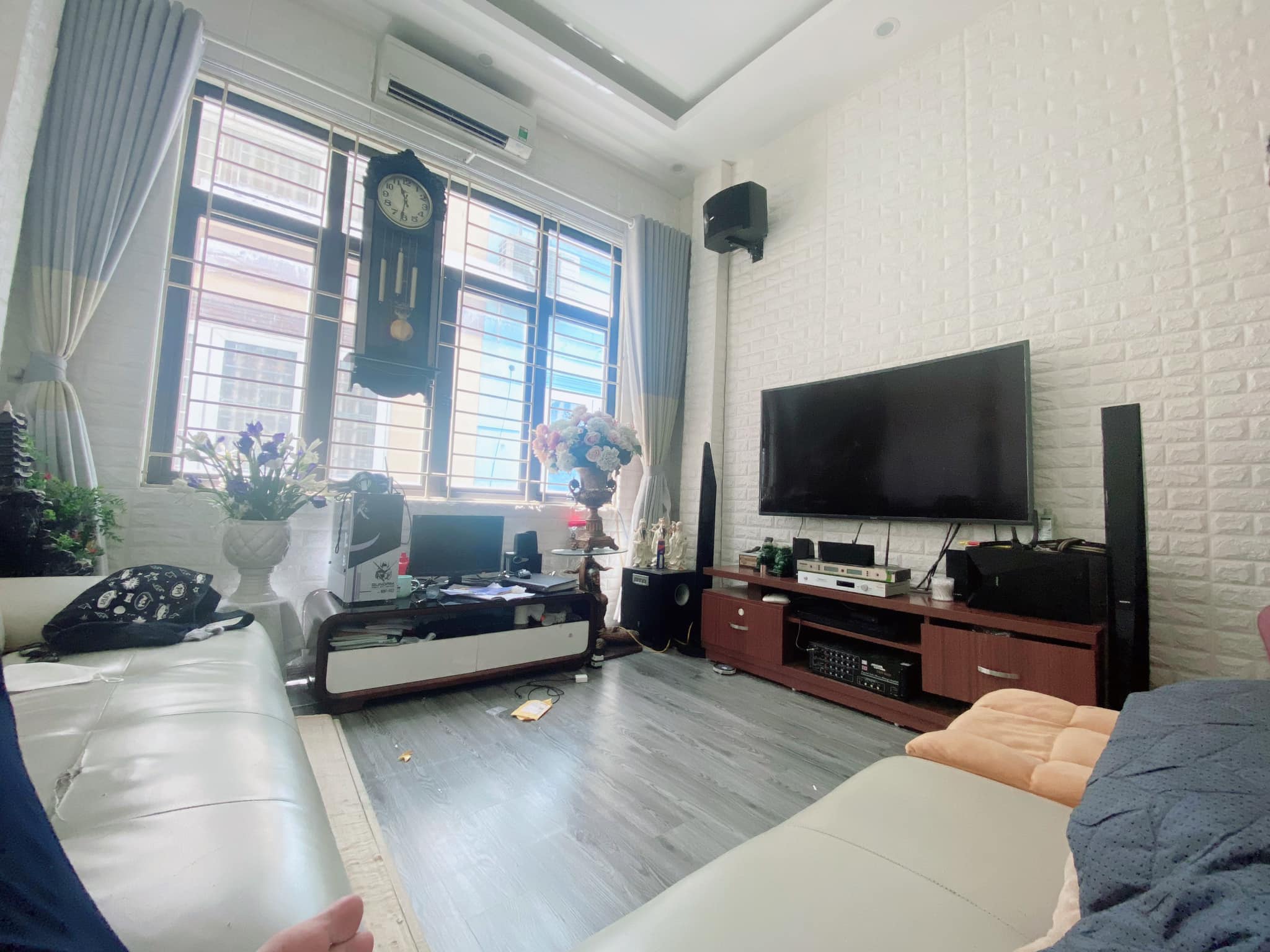 Bán nhà đẹp ở ngay Võ Chí Công - Tây Hồ, 40m2x4 tầng giá 5.7tỷ, 3 bước ra phố ngõ rộng,