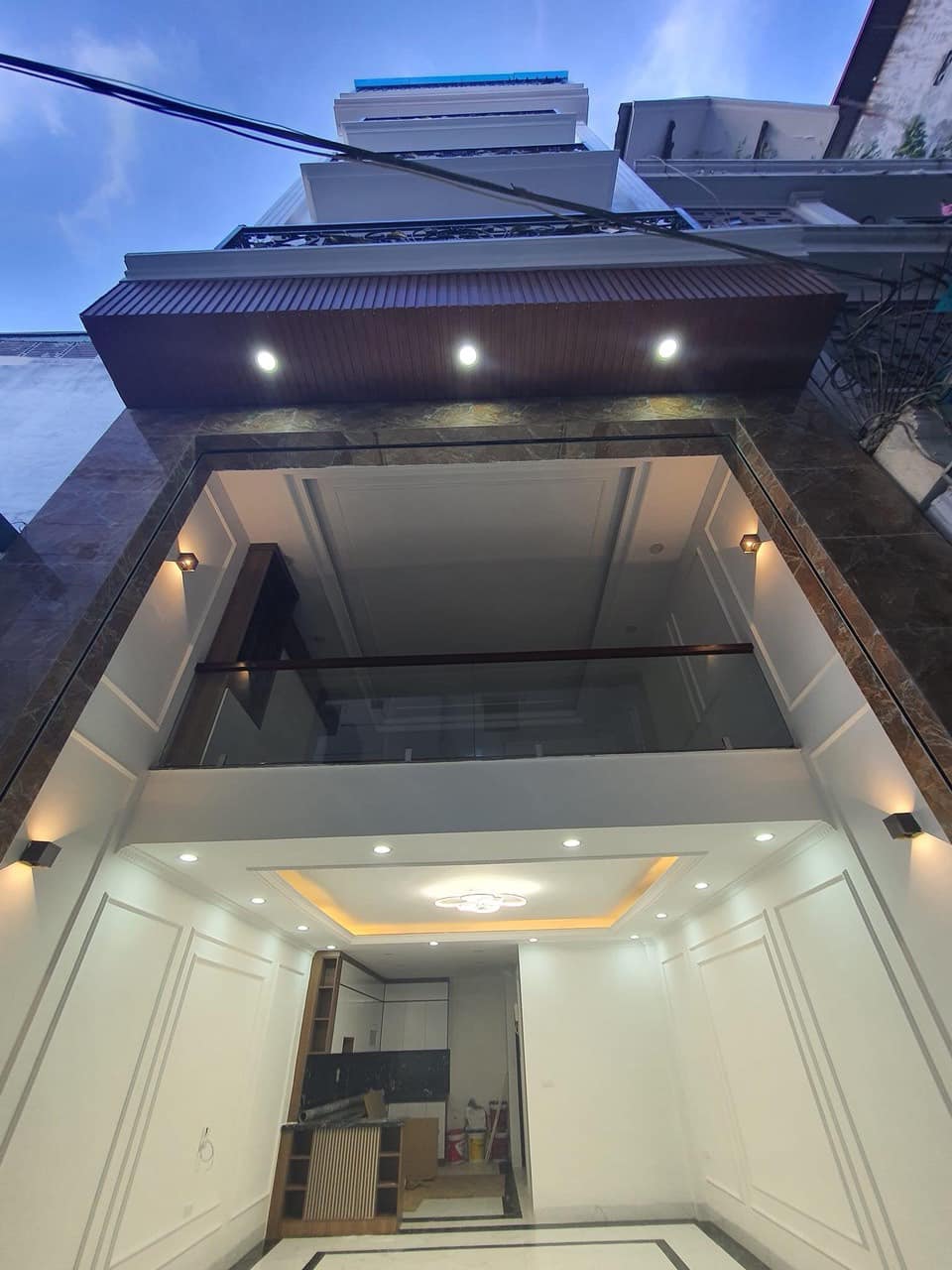 CỰC HÓT Ô TÔ ĐỖ CỔNG MẶT NGÕ TRUNG KÍNH 50M2 X 6 TẦNG