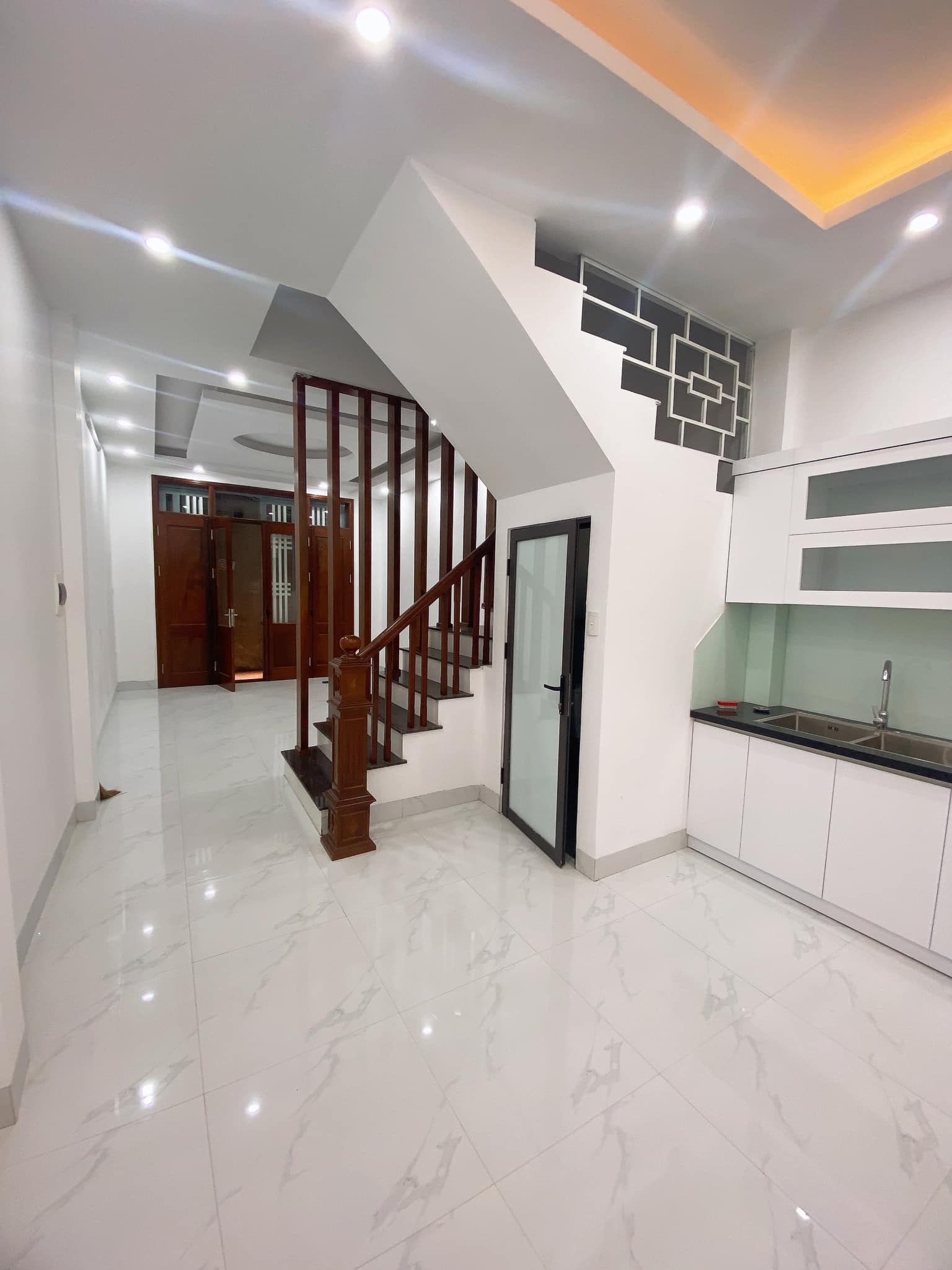 Chỉ hơn 4 tỷ - nhà phố Khương Đình , đẹp lung linh, 36 m2, 4 tầng, 4 pn, sổ đỏ nở hậu