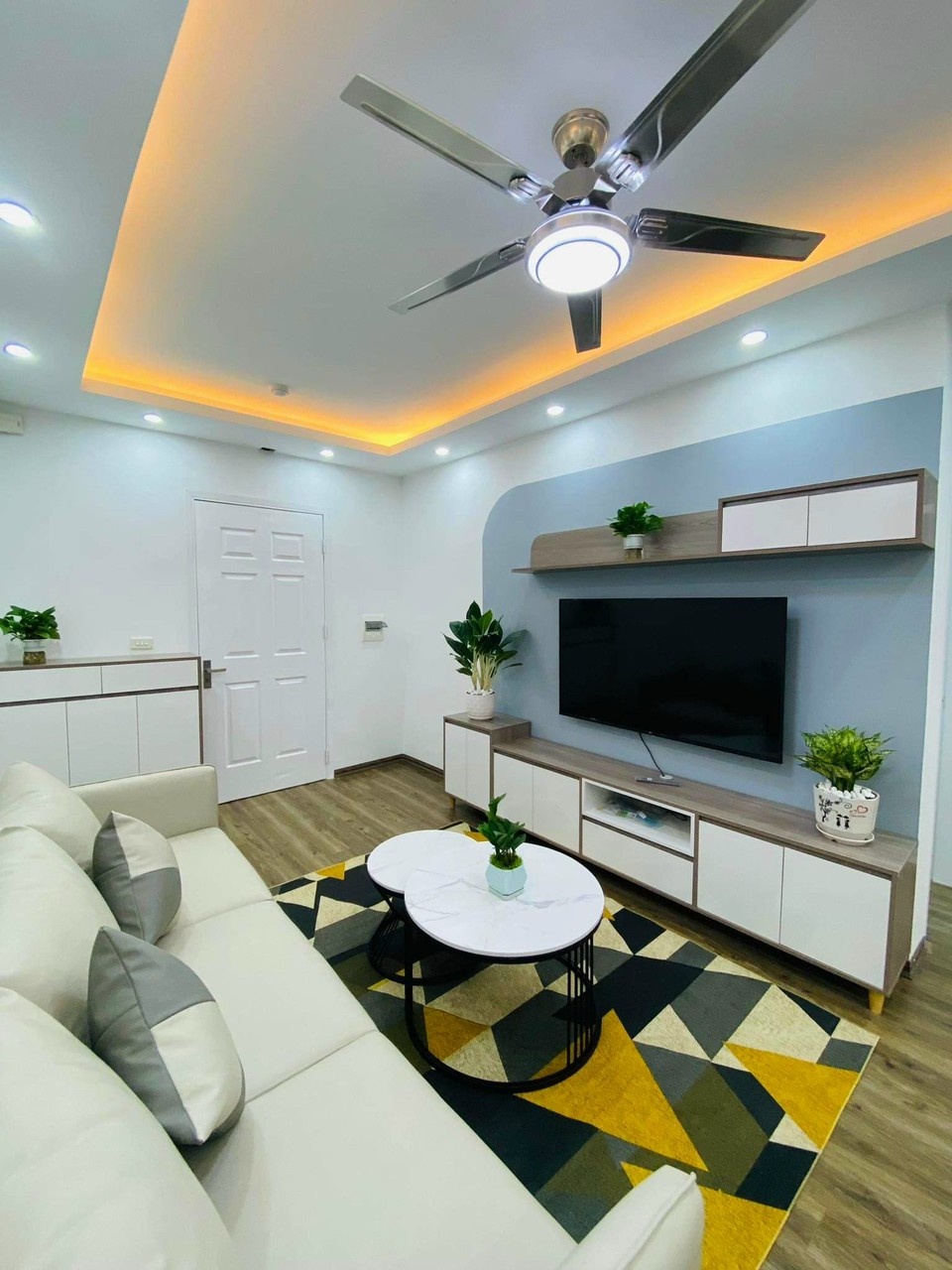 Bán nhà 5 tầng , 6 ngủ, đẹp long lanh, phố Chính Kinh, Thanh Xuân, 36 m2, giá chỉ 4 tỷ 8