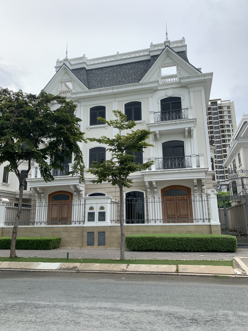 Bán biệt thự An Phú Quận 2 MT đường Cao Đức Lân chỉ 60tỷ 10x20 hầm 4 tầng 900m2 sàn