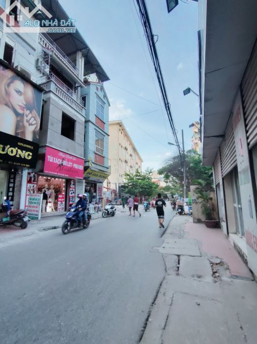 Bán mảnh đất ôtô tránh nhau tại Phú Diễn 55m2 Lô Góc đẹp, ngõ thông. Xây thoáng đẹp.