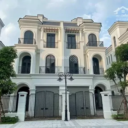 - Bán Biệt Thư Song lập Vinhomes Ocean Park. - Vị trí nằm tại tiểu khu Ngọc Trai Vinhomes Ocean Park. -