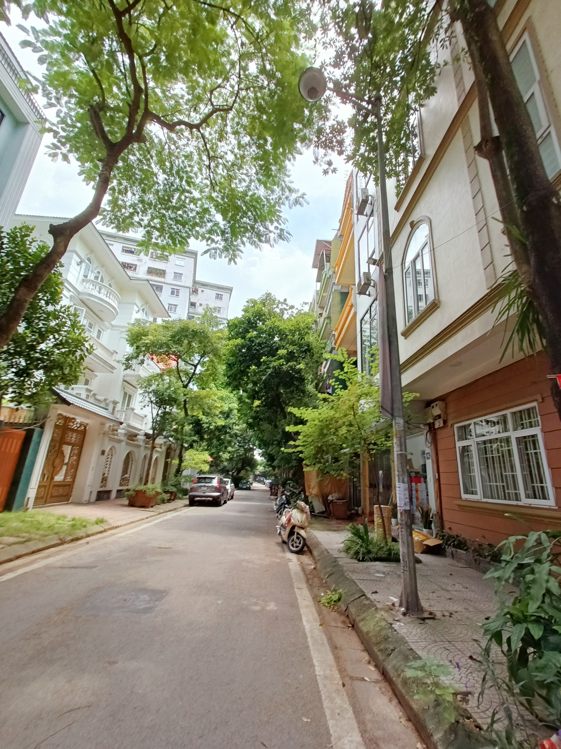 Chính chủ bán gấp nhà KĐT Linh Đàm 90m2, phân lô 2 thoáng, ô tô, giá 15 tỷ.