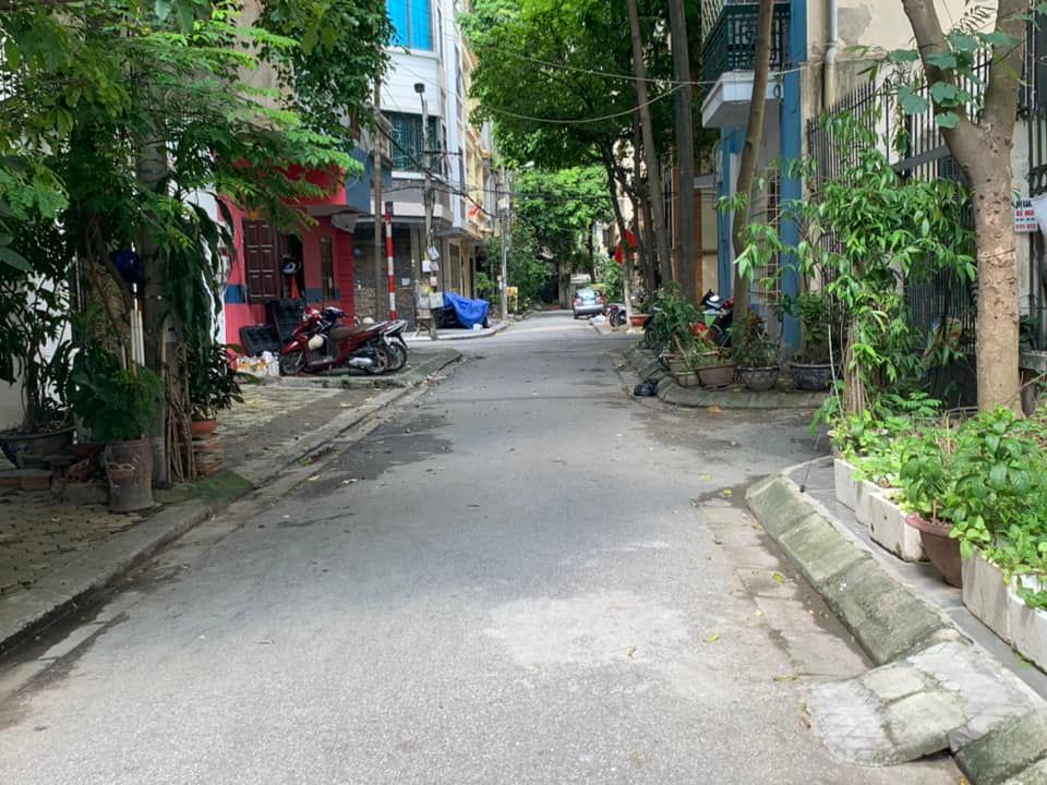 Bán nhà TRUNG KÍNH, CẦU GIẤY, PHÂN LÔ, MẶT TIỀN RỘNG, VỈA HÈ, 59m2 4 tầng 14,3 tỷ.