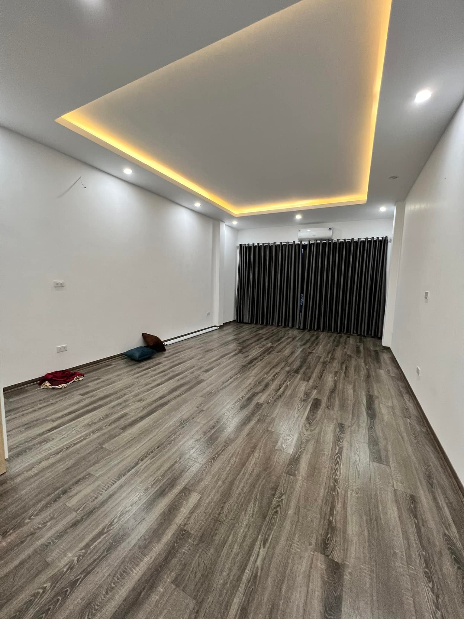 Bán Nhà Giá Rẻ Như cho Mặt Ngõ Hào Nam DT 50m2 x 5 tầng, mt 4.5m2 giá 7.5 tỷ