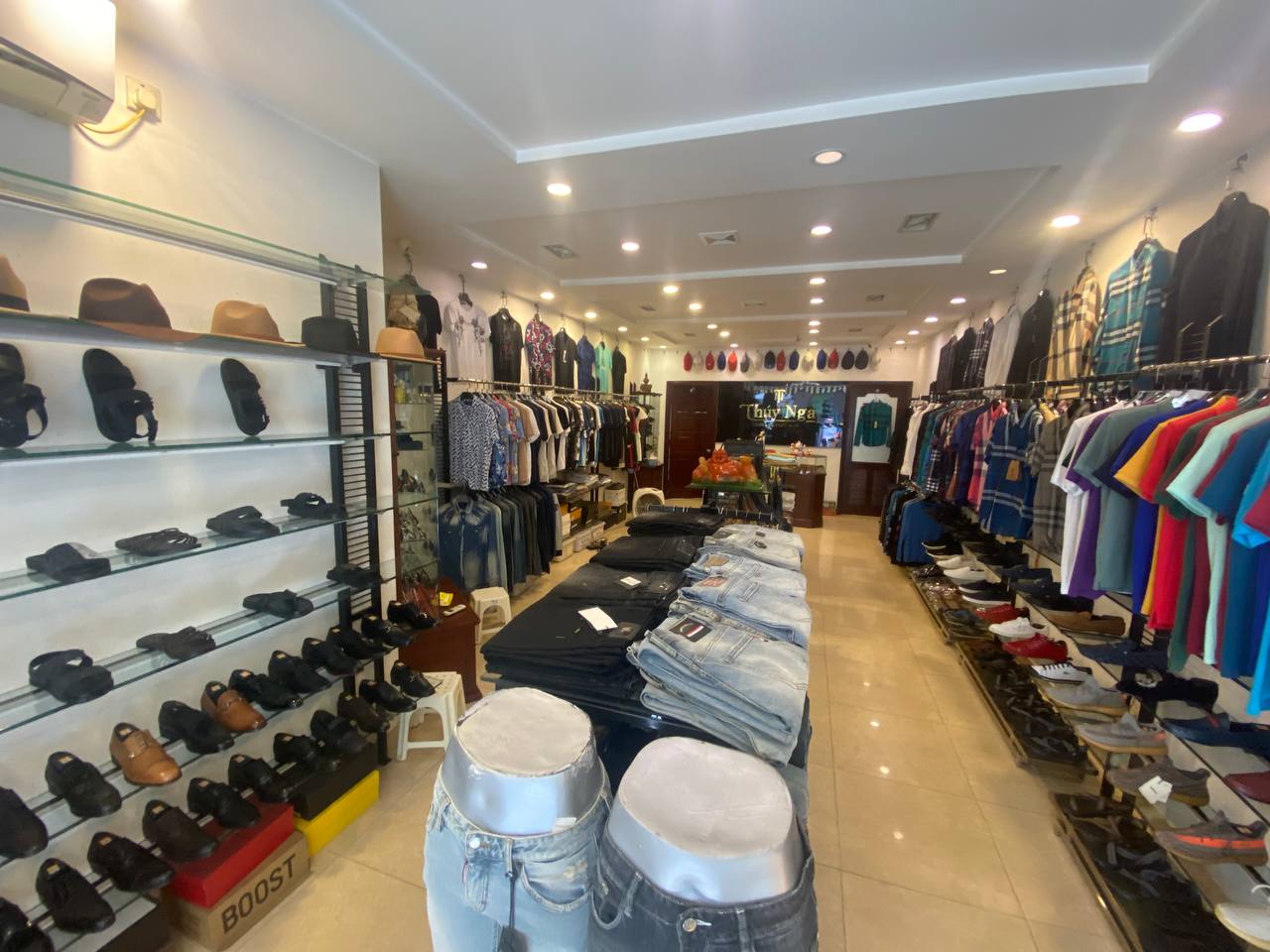 Cho thuê nhà mặt phố Phan Bội Châu: Mt 5m ( nở hậu ) S: 60m x 2 tầng, vị trí đẹp, giá 38 triệu.