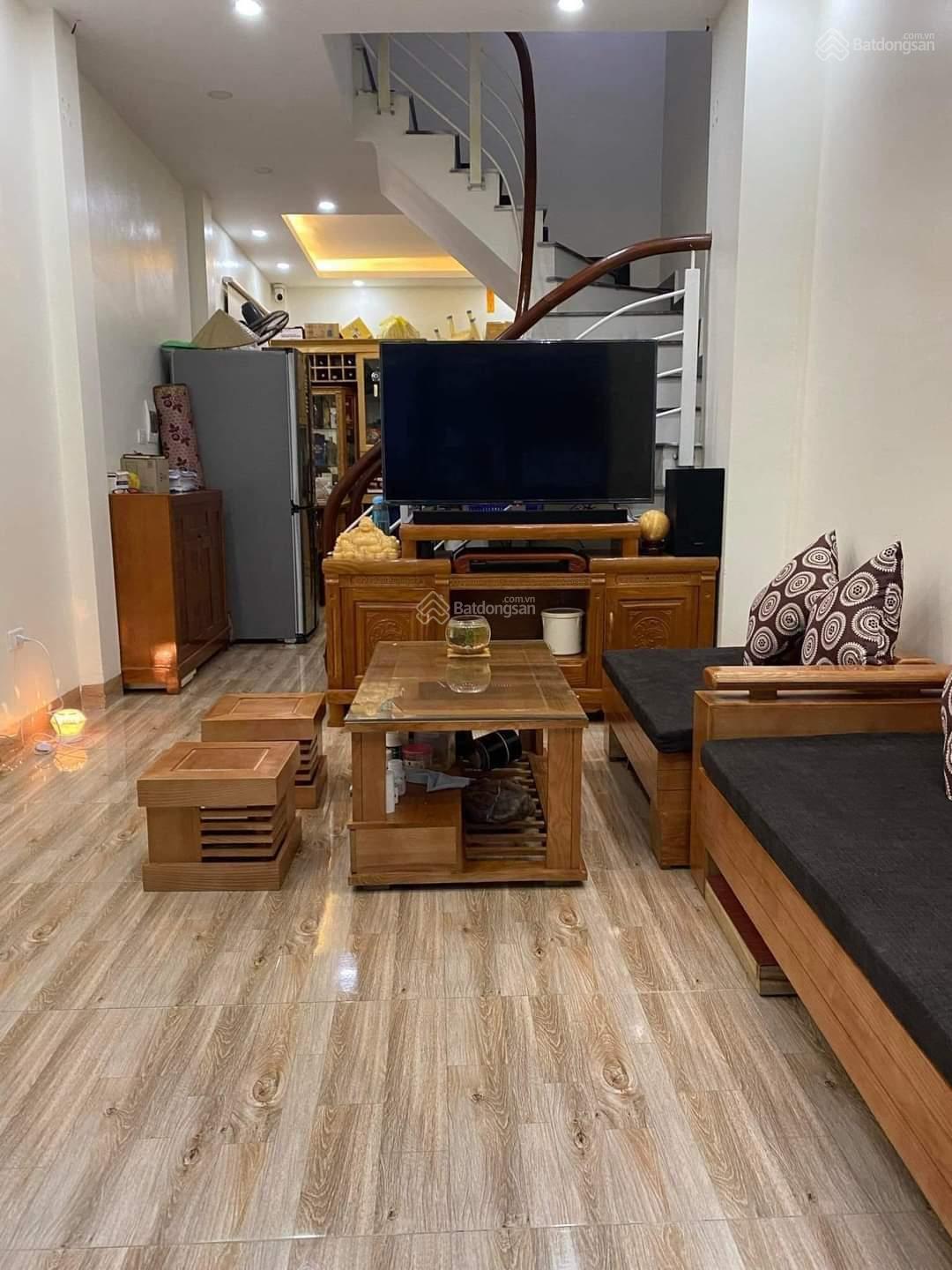 Duy nhất 1 căn Bắc Từ Liêm ô tô đỗ cách nhà 10m, sổ đẹp nở hậu, giá 2,4 tỷ.