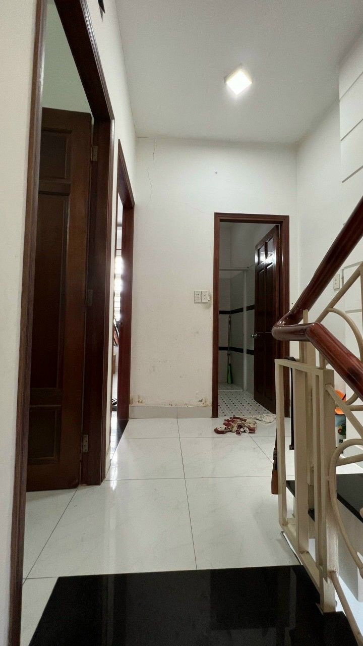 Nhà đẹp, Bành Văn Trân, 5.7 x 9.5m, 2 lầu, 5.2 Tỷ, 4PN, 2 lầu