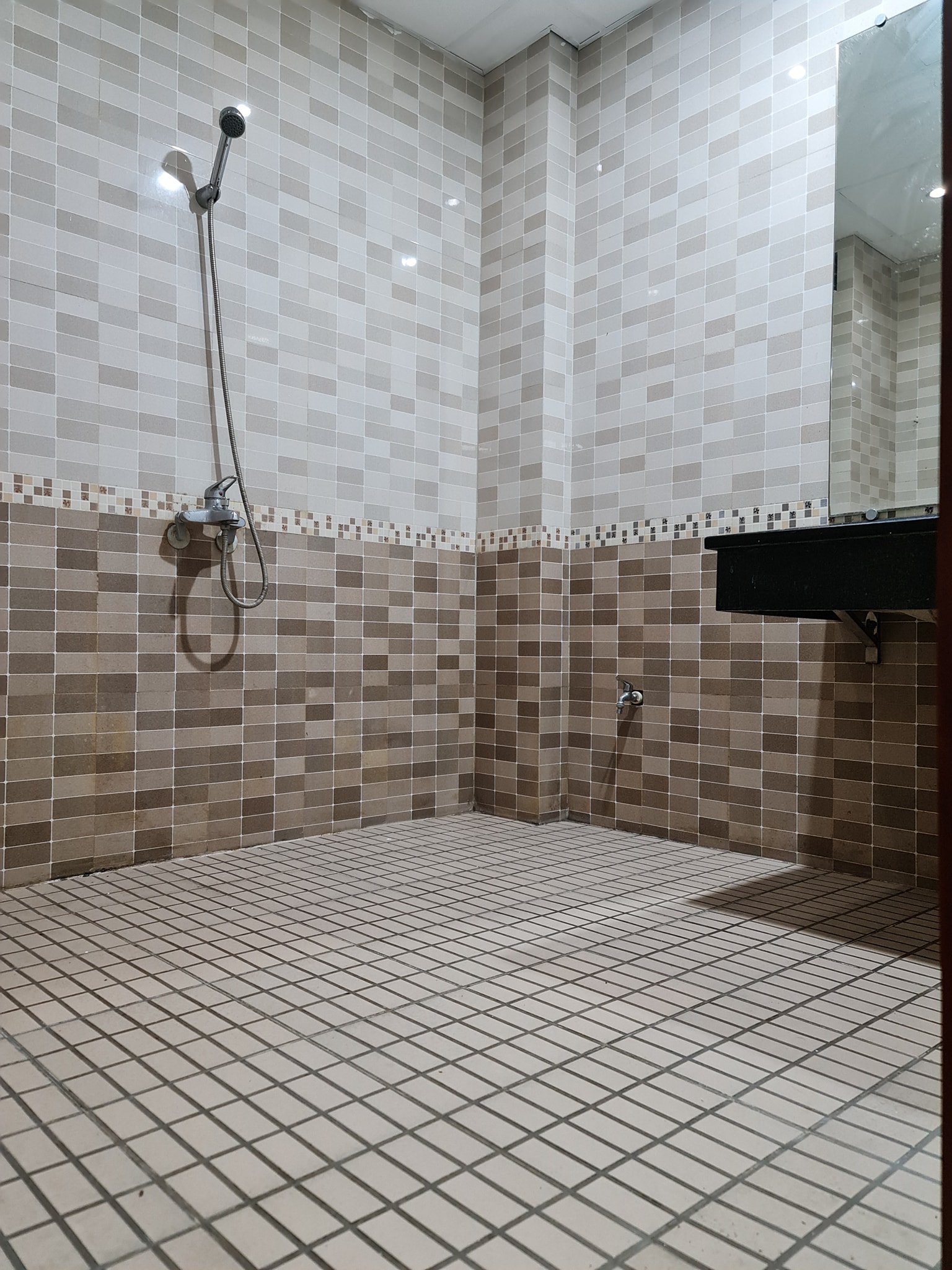 BÁN NHÀ TRUNG KÍNH PHÂN LÔ, NGÕ Ô TÔ, 56M, 6 TẦNG, MT5.5m