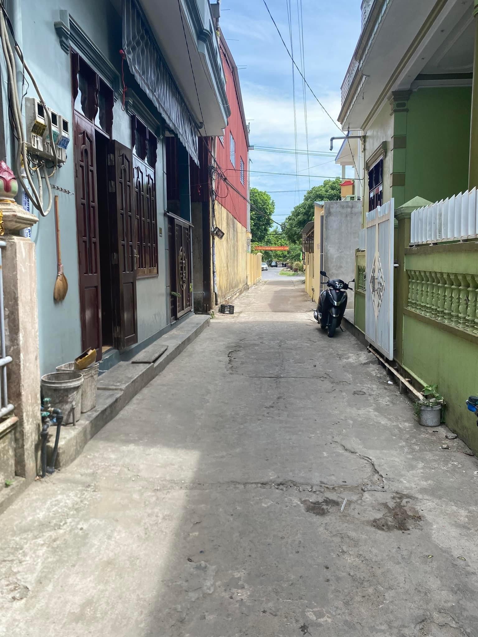 Nhà 2 tầng kiệt Quang trung - Thị xã Quảng trị Đường ô tô thông thoáng