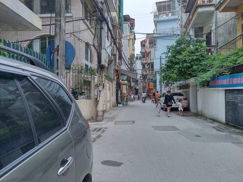 Bán nhà Lạc Long Quân, Tây Hồ, lô góc 6 tầng, thang máy, ô tô tránh, 70m2, giá 15 tỷ