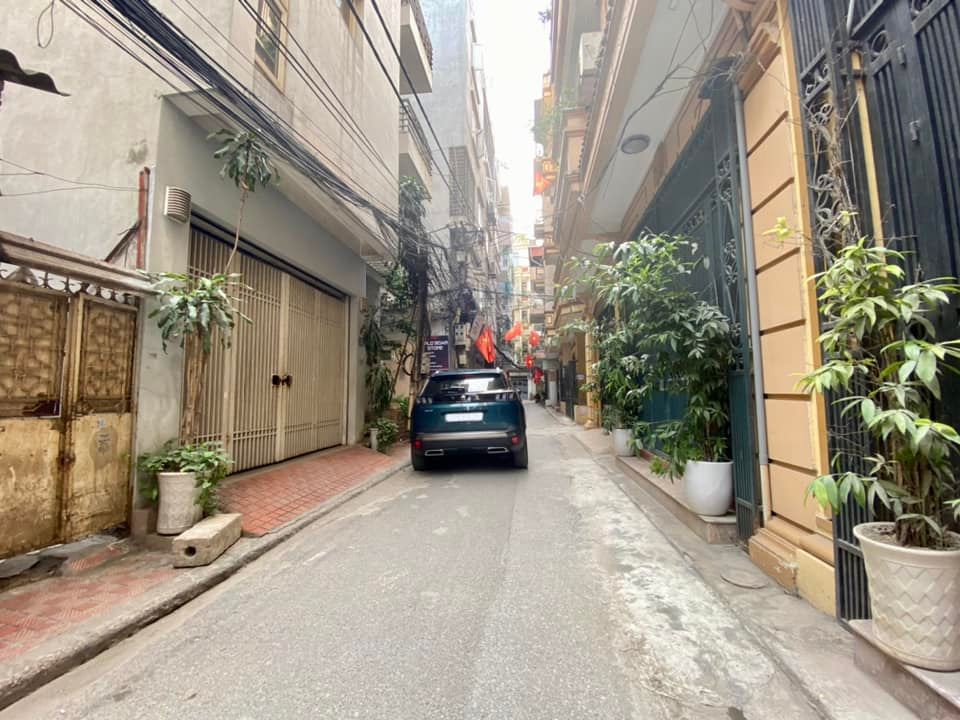 Siêu phẩm nhà Yên Lãng, Hoàng Cầu, 75m2, MT 5,5m, thang máy, ô tô tránh, giá 13.5tỷ