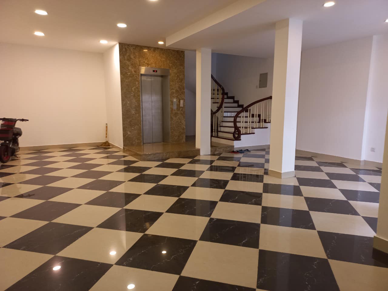 Nhà Mặt phố Hoàng Như Tiếp 5 tầng thang máy, gara, khu lõi víp nhất Long Biên 30 tỷ