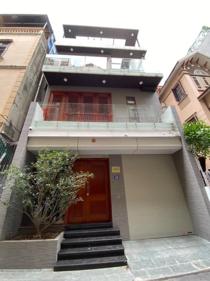 Bán nhà phân lô Ôtô tránh 95m2, 5 tầng hiện đại, nội thất sang trọng ở Cầu Giấy