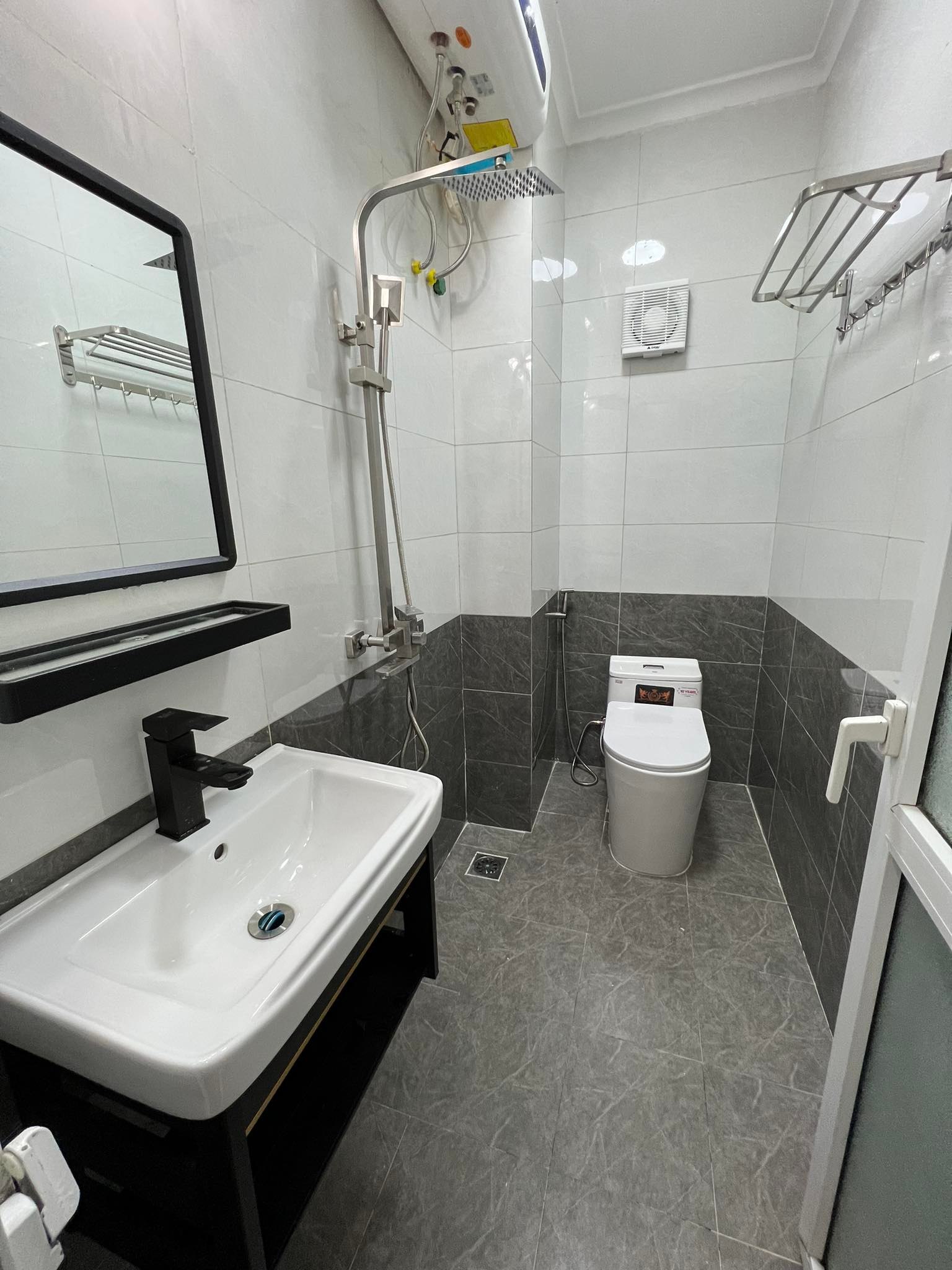 6T LK Ở LUÔN PHÂN LÔ Ô TÔ KIẾN HƯNG HÀ ĐÔNG. DT50M2,GIÁ HƠN 8 TỶ.