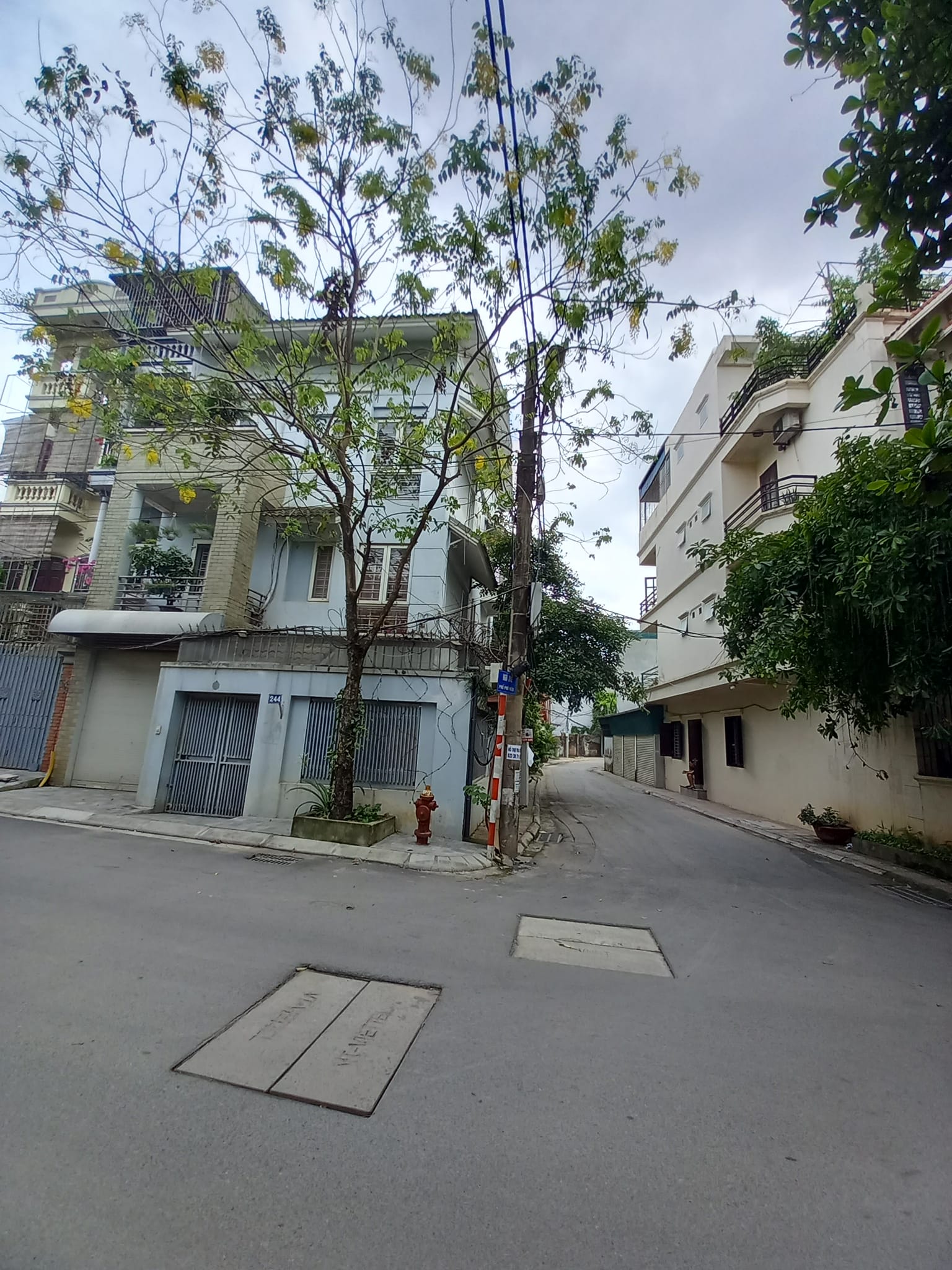 Bán nhà cấp 4 Phú Viên Long Biên, mặt ngõ ô tô tải đua, có vỉa hè, 137/150m2, MT 5m sổ đẹp chỉ 10.1 tỉ