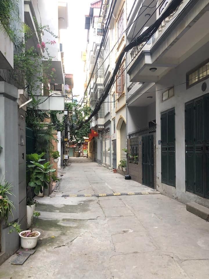 Nguyễn Khang 6T DT 89m giá 17 tỷ. Nhà đẹp, dân trí cao, nội thất xịn, gara ô tô.