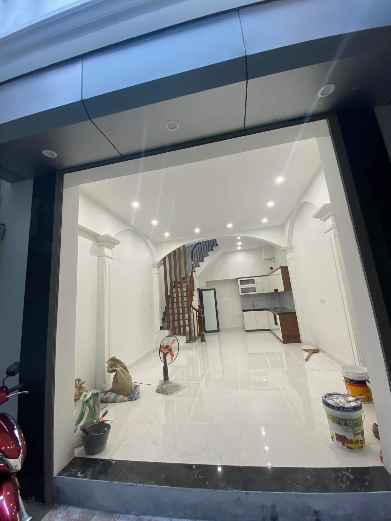 BÁN NHÀ ĐỐNG ĐA- NHÀ MỚI- NGÃ 6 Ô CHỢ DỪA