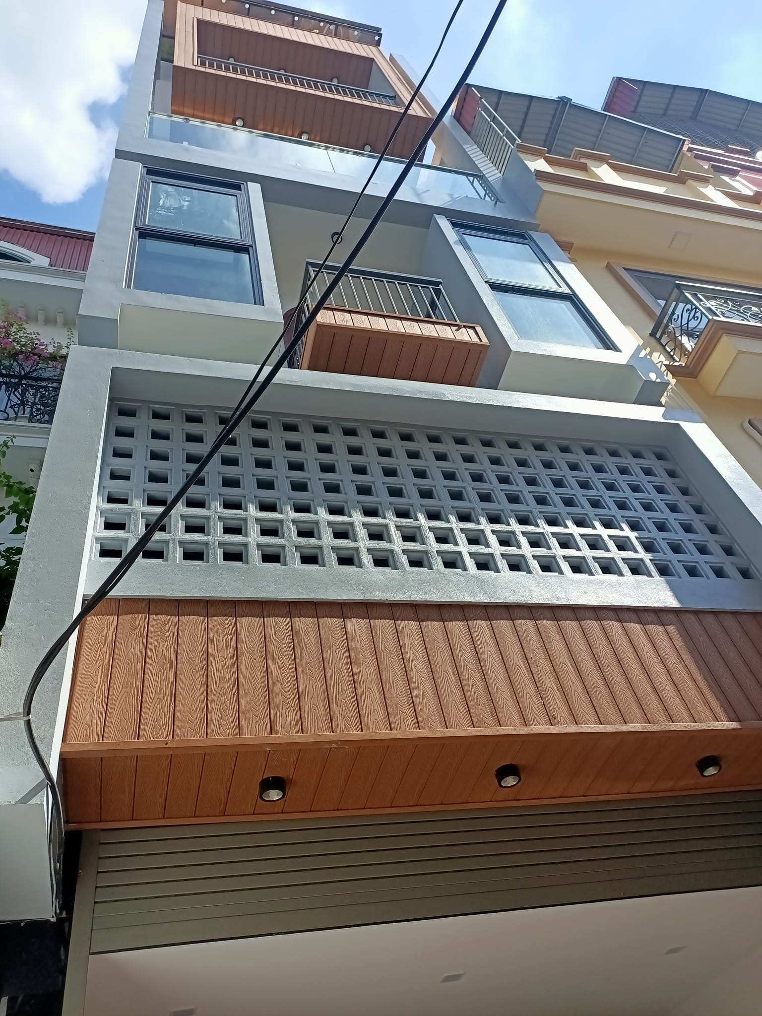 Cực đỉnh nhà đẹp nhất Nguyễn Văn Cừ, phân lô, gara, thang máy, 90m2, 6 tầng, 14.5 tỉ ( có TL )