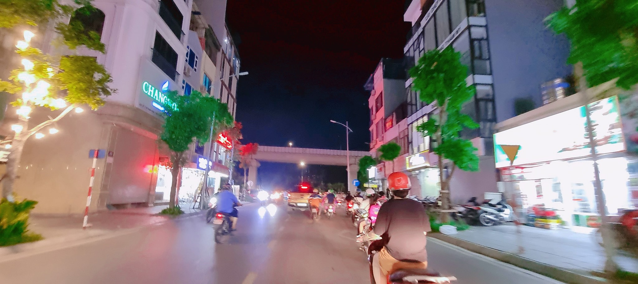 Bán nhà mặt phố Quan nhân 72m2,Mặt tiền 6m,Kinh doanh vô địch-13,9 tỷ