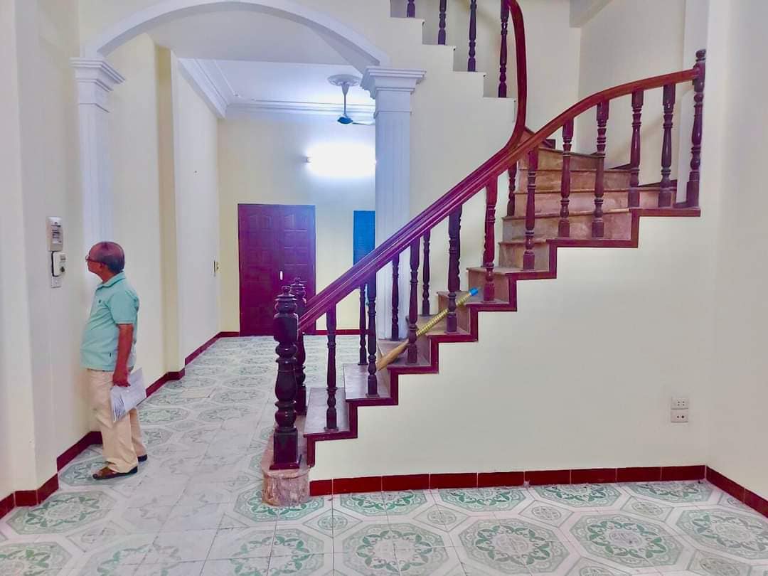 Quá hiếm nhà Dịch Vọng, Cầu Giấy, phân lô ô tô tránh, 50m2, MT 4.5m, giá 9 tỷ