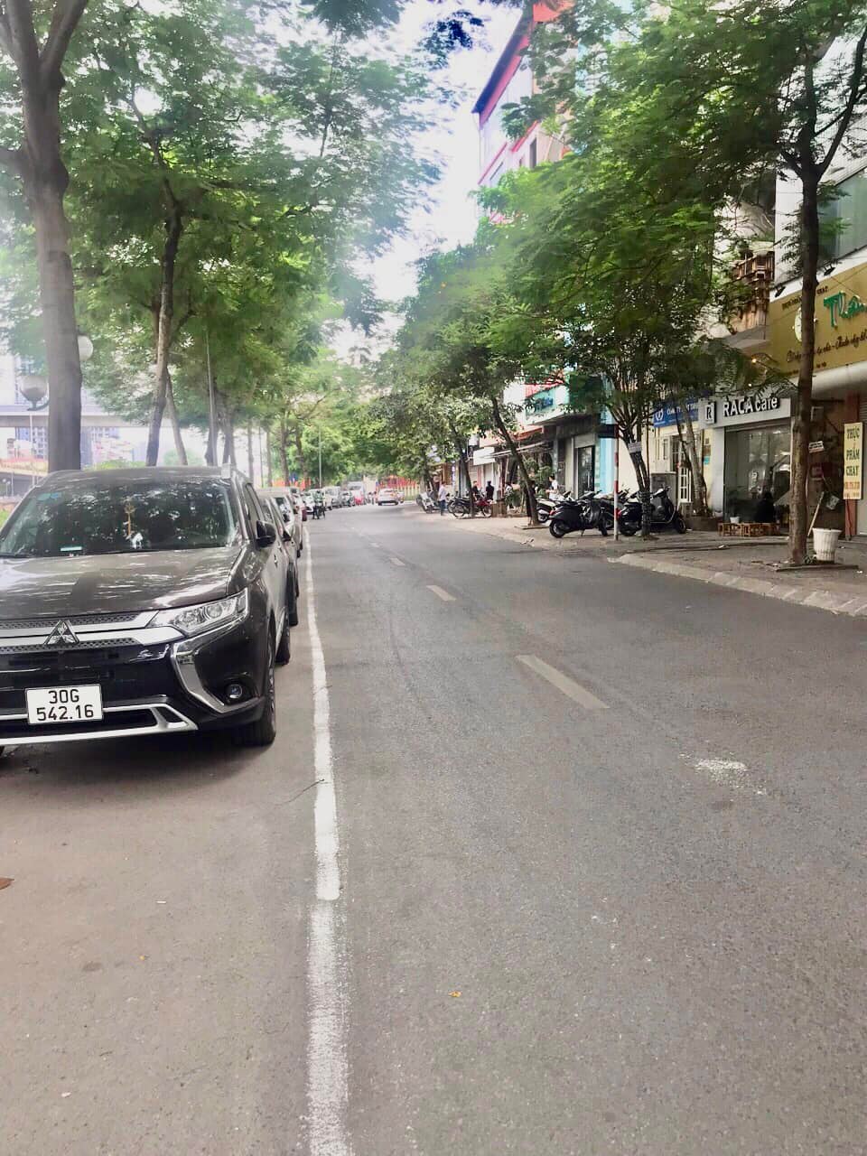 Mặt phố quận Cầu Giấy, 3 mặt tiền siêu hiếm, kinh doanh ngày đêm