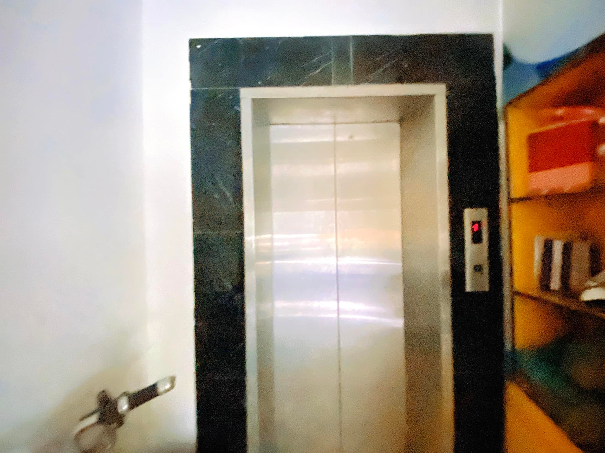 Bán nhà riêng kinh doanh, thang máy, ô tô tránh ở Láng Hạ, 115m2, 5 tầng đẹp.