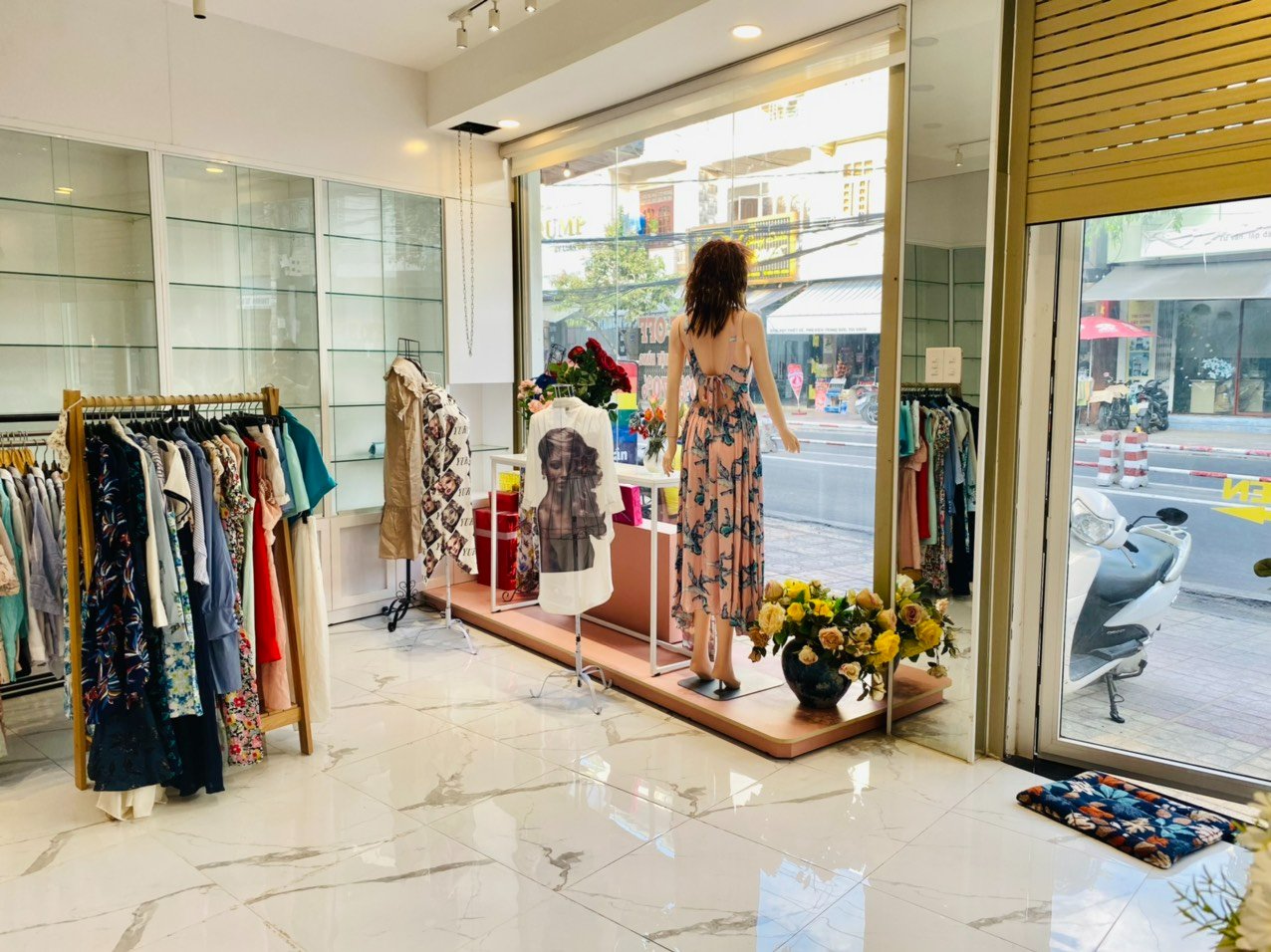 CẦN BÁN GẤP NHÀ MẶT TIỀN ĐƯỜNG NGUYỄN THỊ MINH KHAI