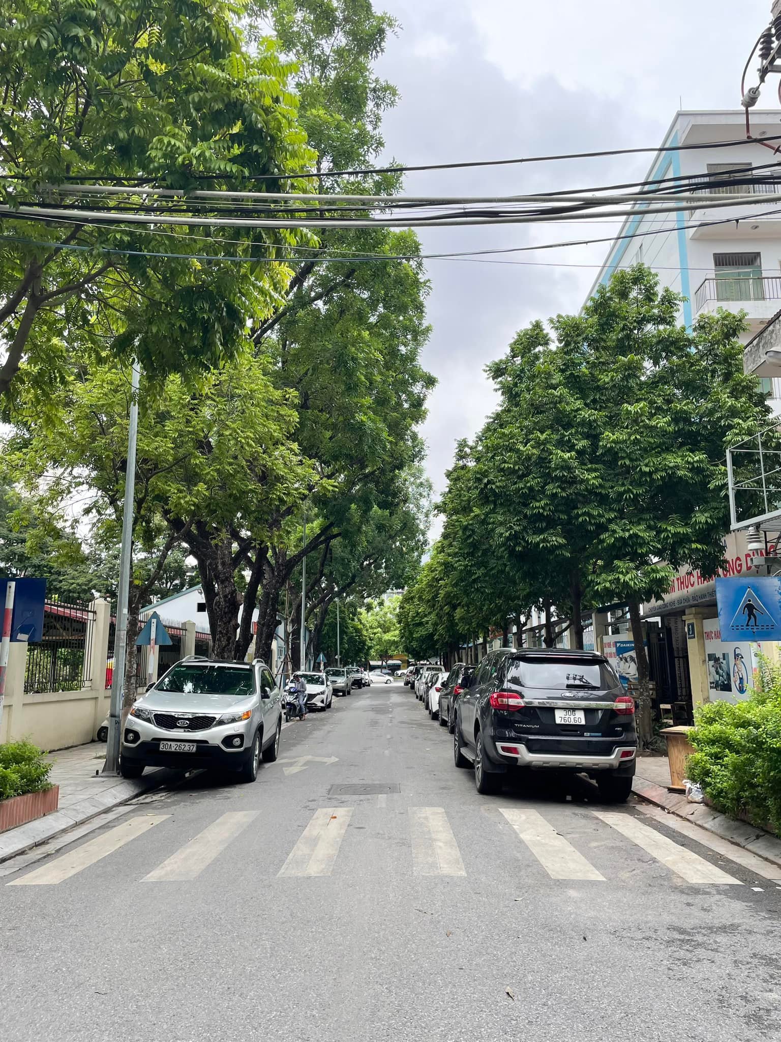 Nguyễn Văn Huyên DT 56m2, 6 Tầng giá 12.5 tỷ. Ô tô, Kd, 2 mặt thoáng.