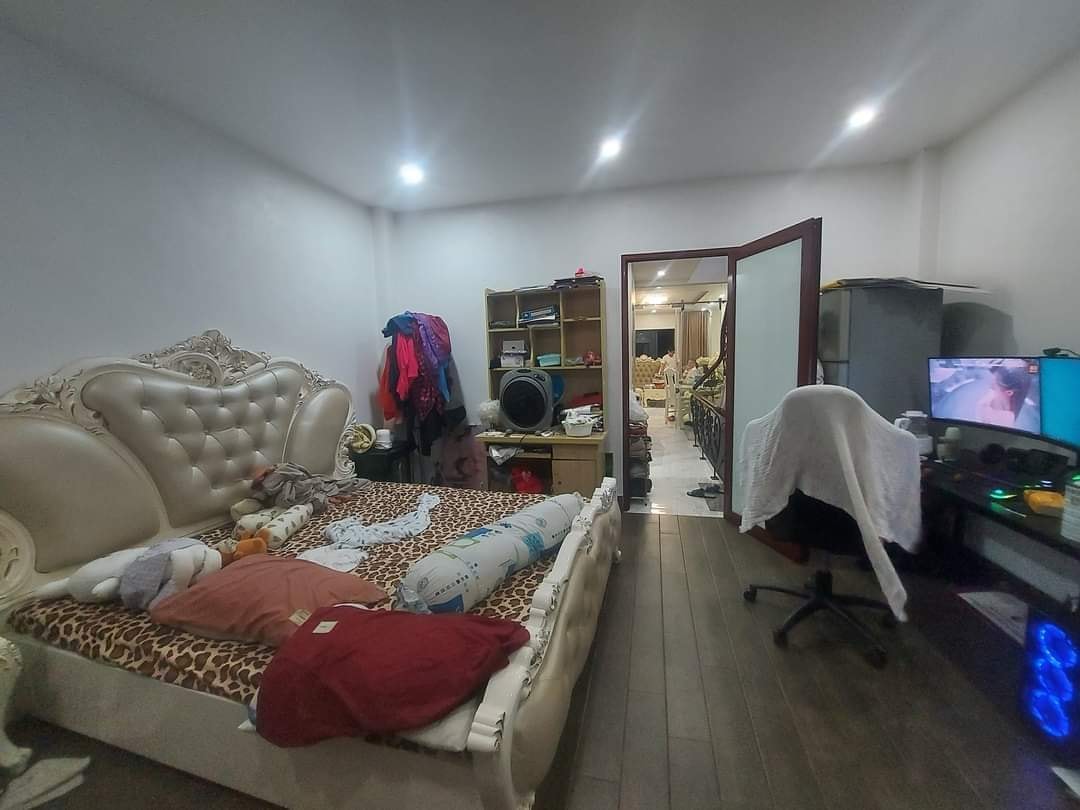 Đặng Thùy Trâm, Cầu Giấy 40m2, 4T, hai ôtô tránh, kinh doanh tốt giá 7,8 tỷ