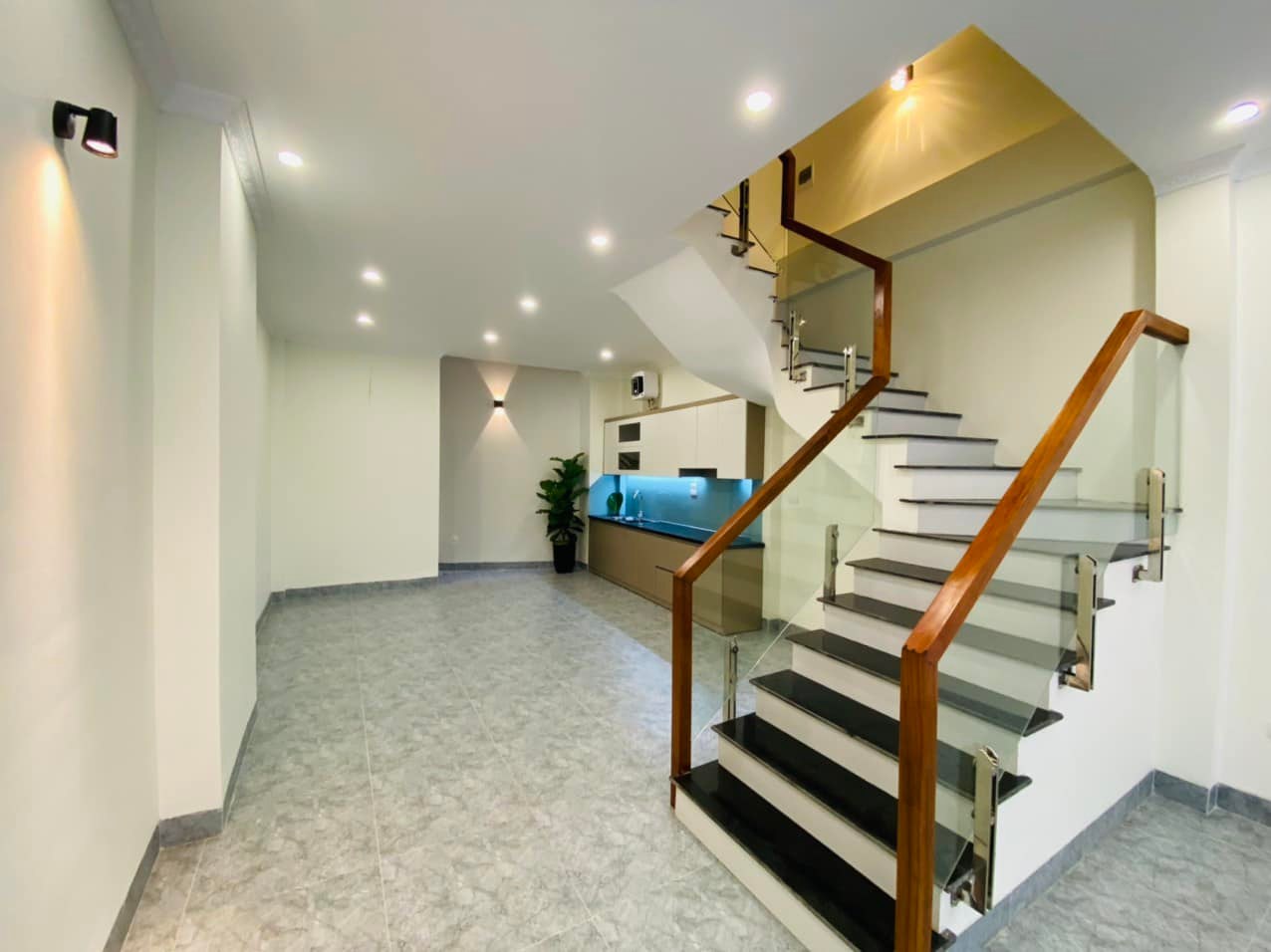 Nhà Xuân Đỉnh 56m2x5T, MT 3m8, mới đẹp 7 ngủ, ô tô 10m, ngõ thông thoáng, 5.7 tỷ