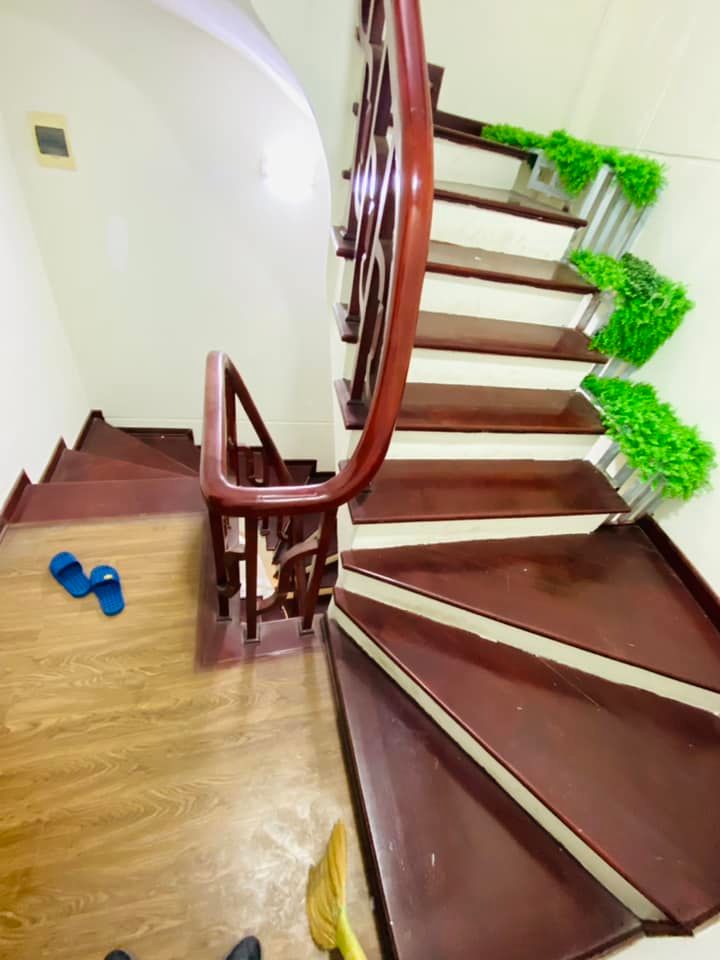 Mặt ngõ Dương Quảng Hàm - Ô tô đỗ cửa - Ngõ ô tô thông - Kinh doanh - 35m2, Giá 7,6 tỷ