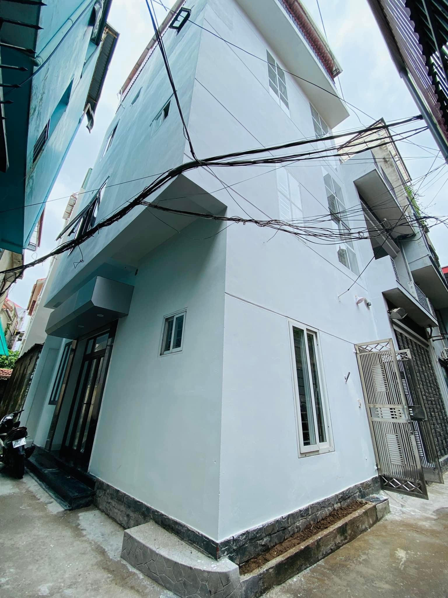 Nhà Nguyễn Sơn. 45m2, 4 tầng mới, lô góc, 4.85 tỷ. Long Biên.