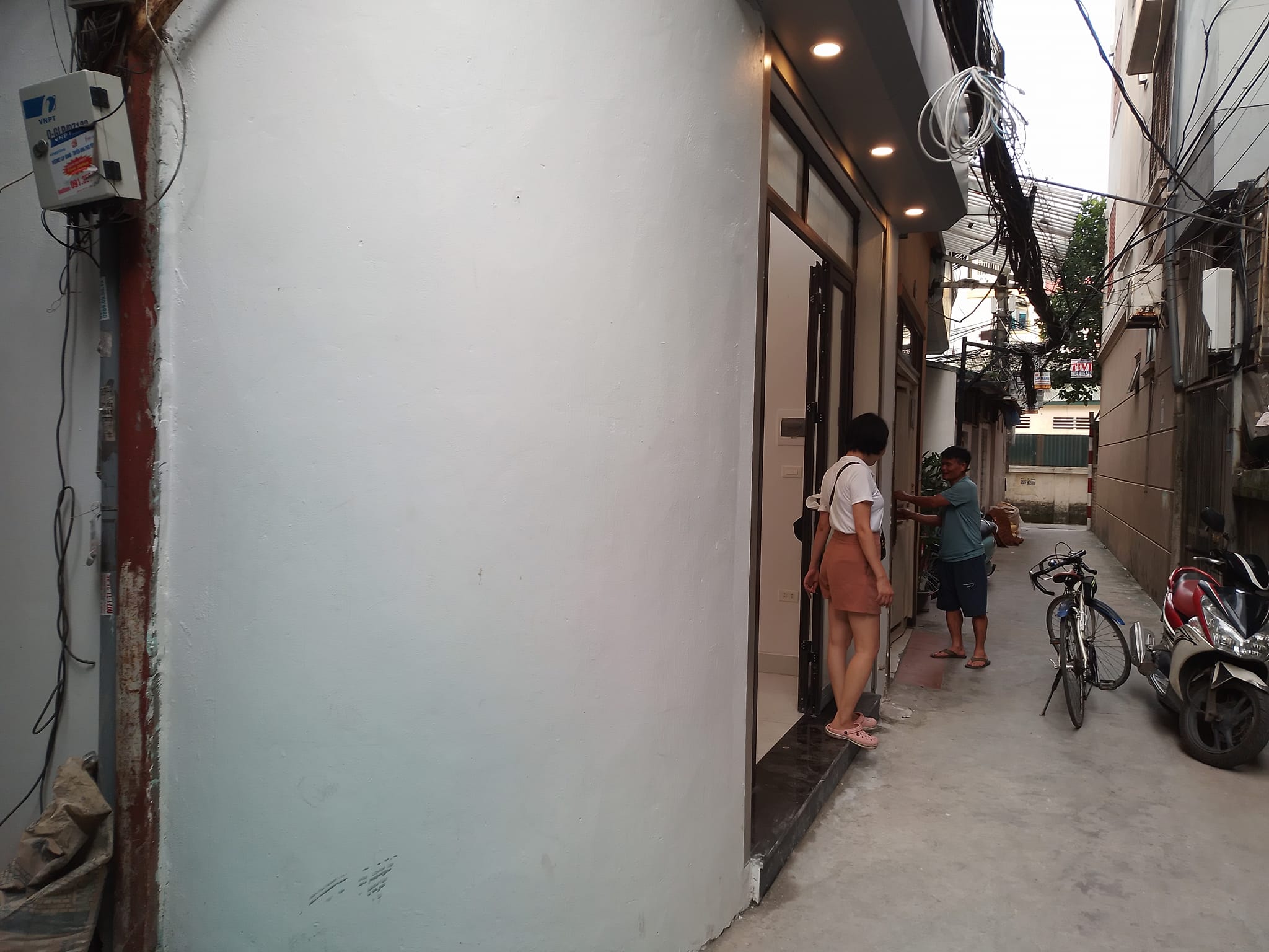 Bán nhà đẹp Ngọc Lâm, 40m2, 3 tầng, lô góc, gần ô tô, sổ đẹp, ở ngay, giá 4 tỉ ( thương lượng nhẹ)