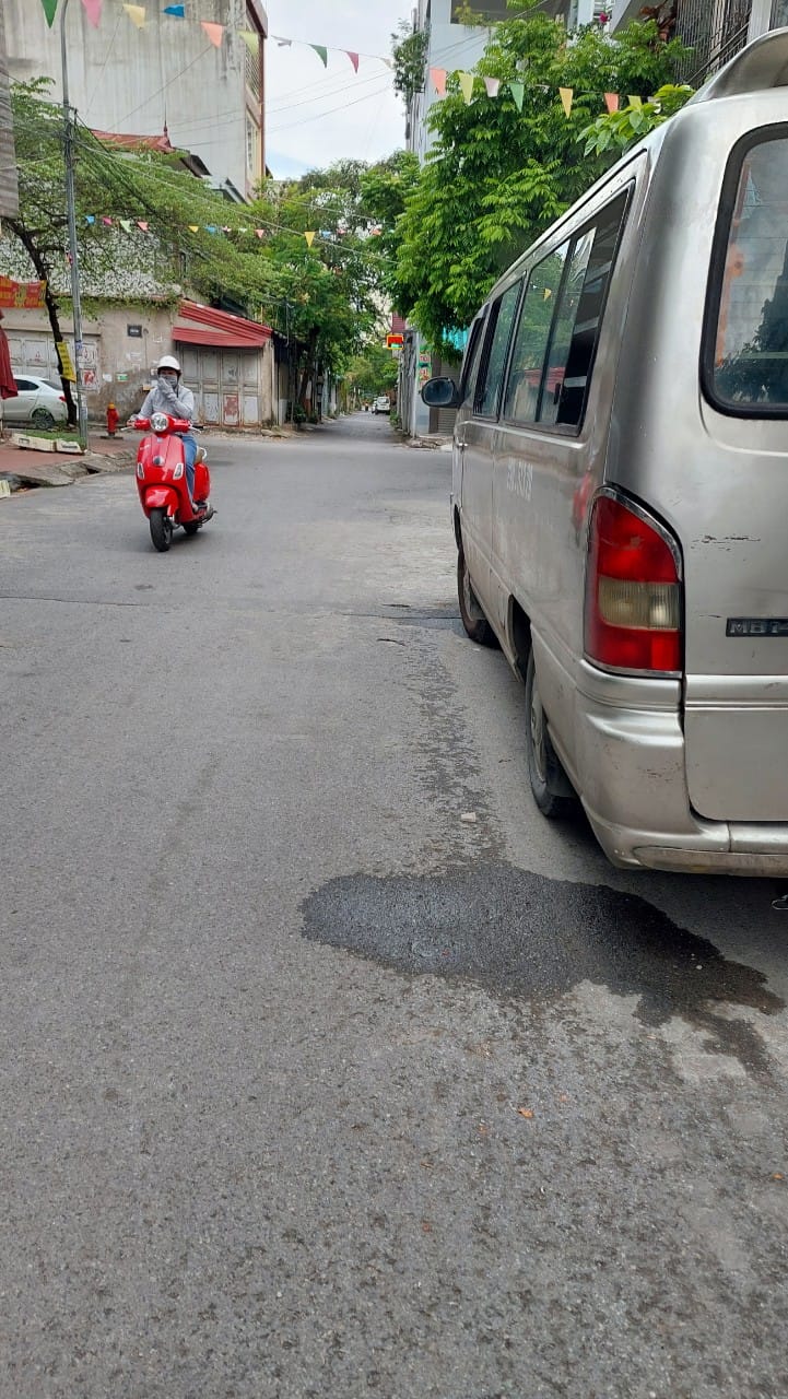 Gia đình tôi cần bán gấp căn nhà phố Ngô Thì Nhậm Hà Đông vị trí kinh doanh, ô tô tránh