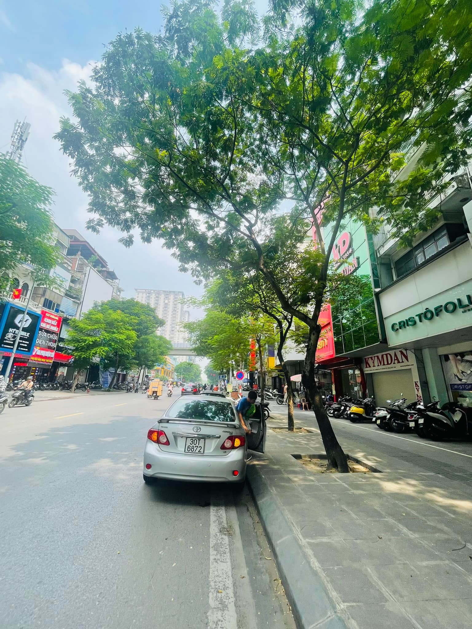 Bán nhà mặt đường Phố Thái Hà, Kinh doanh đỉnh, Vỉa hè siêu rộng chỉ hơn 35 tỷ