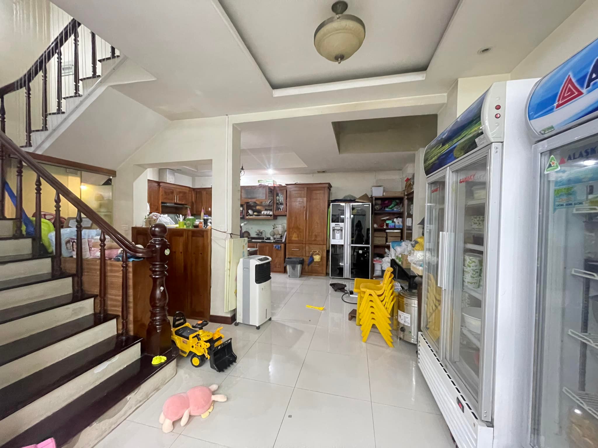 Nguyên Hồng dt 73m 5 tầng mt 6.6m giá 26,9 tỷ. ô tô tránh, vỉa hè, kinh doanh.