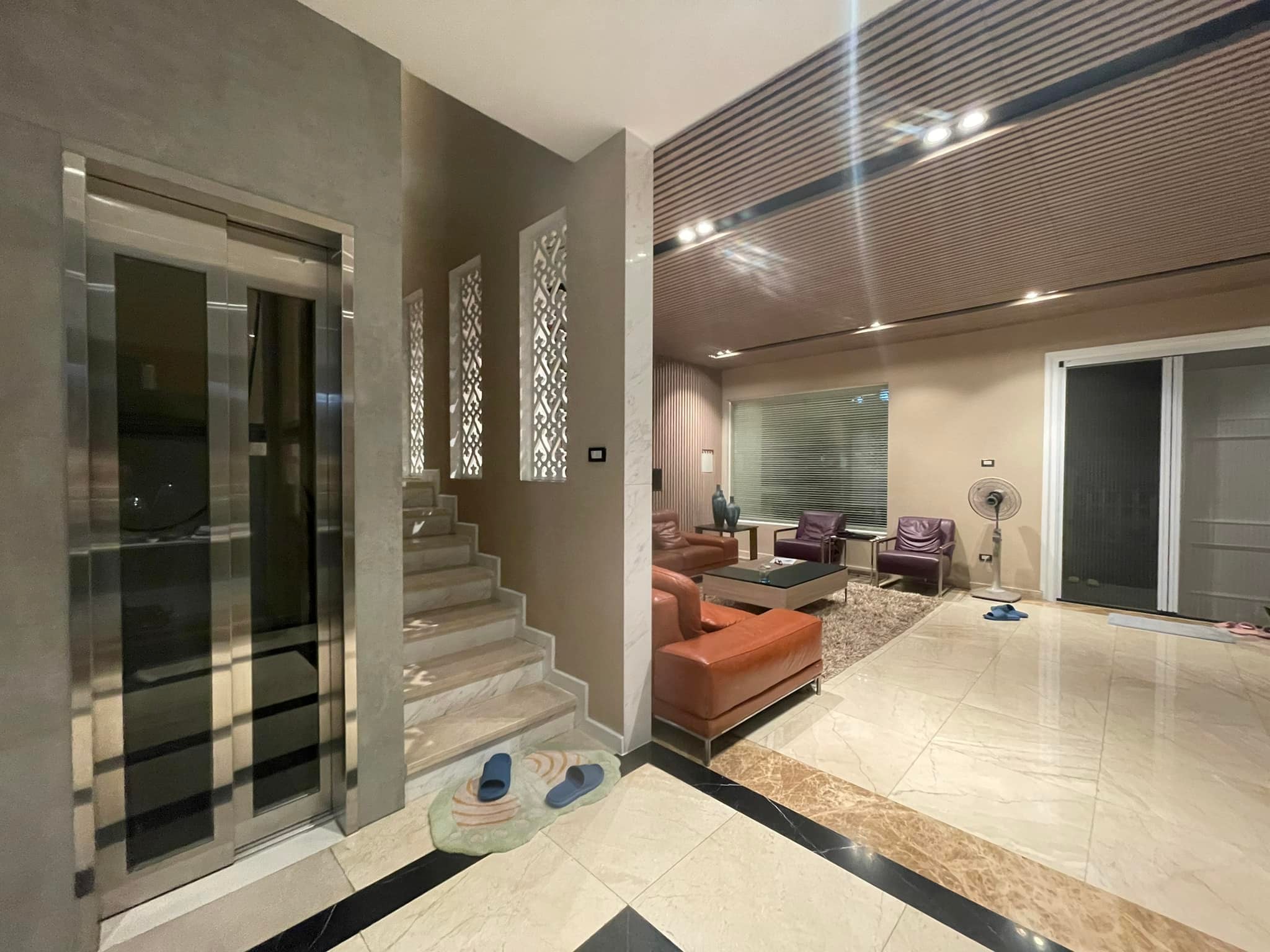 MẶT PHỐ VIP CẦU GIẤY - 12 TẦNG THANG MÁY - 2 HẦM - MẶT TIỀN KHỦNG - LÔ GÓC - CHO THUÊ 1.1 TỶ/T