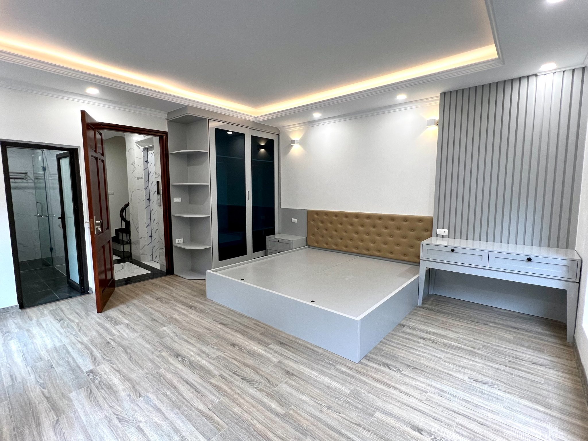 Cực hiếm bán nhà 6 tầng lô góc, thang máy, ngõ ba gác kinh doanh Phố Tam Khương, Đống Đa