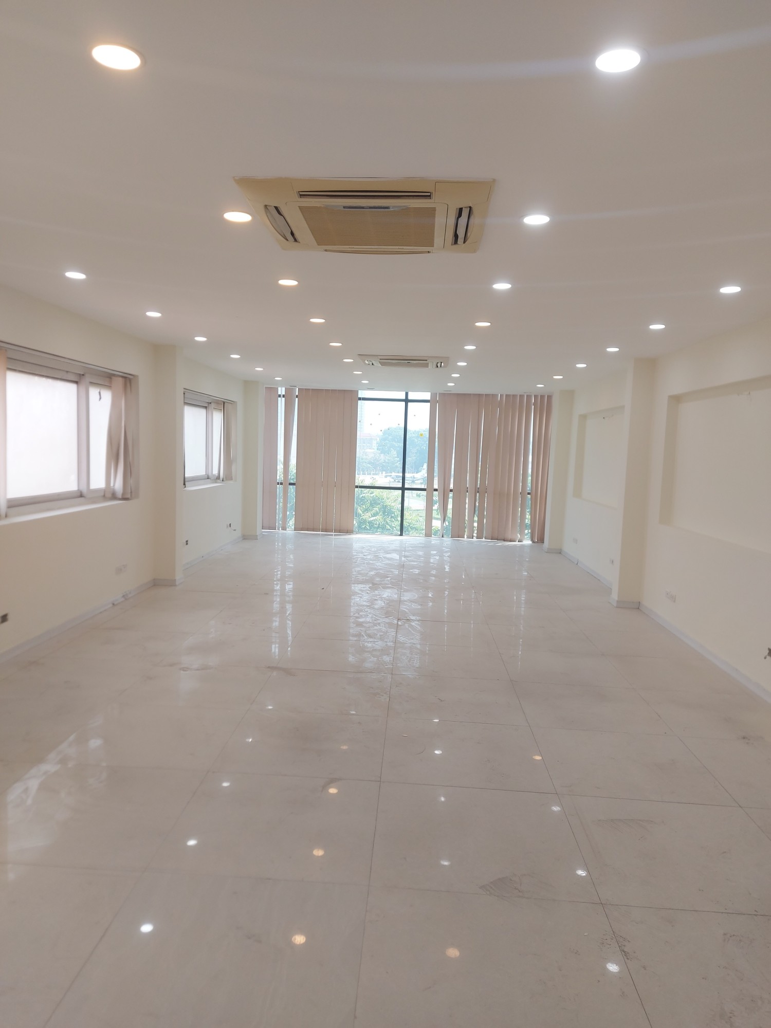 Bán Nhà Mặt Phố Nguyễn Văn Trỗi Thang Máy Êm Diện Tích 199m 7 Tầng Mặt Tiền 13m giá 32 tỷ